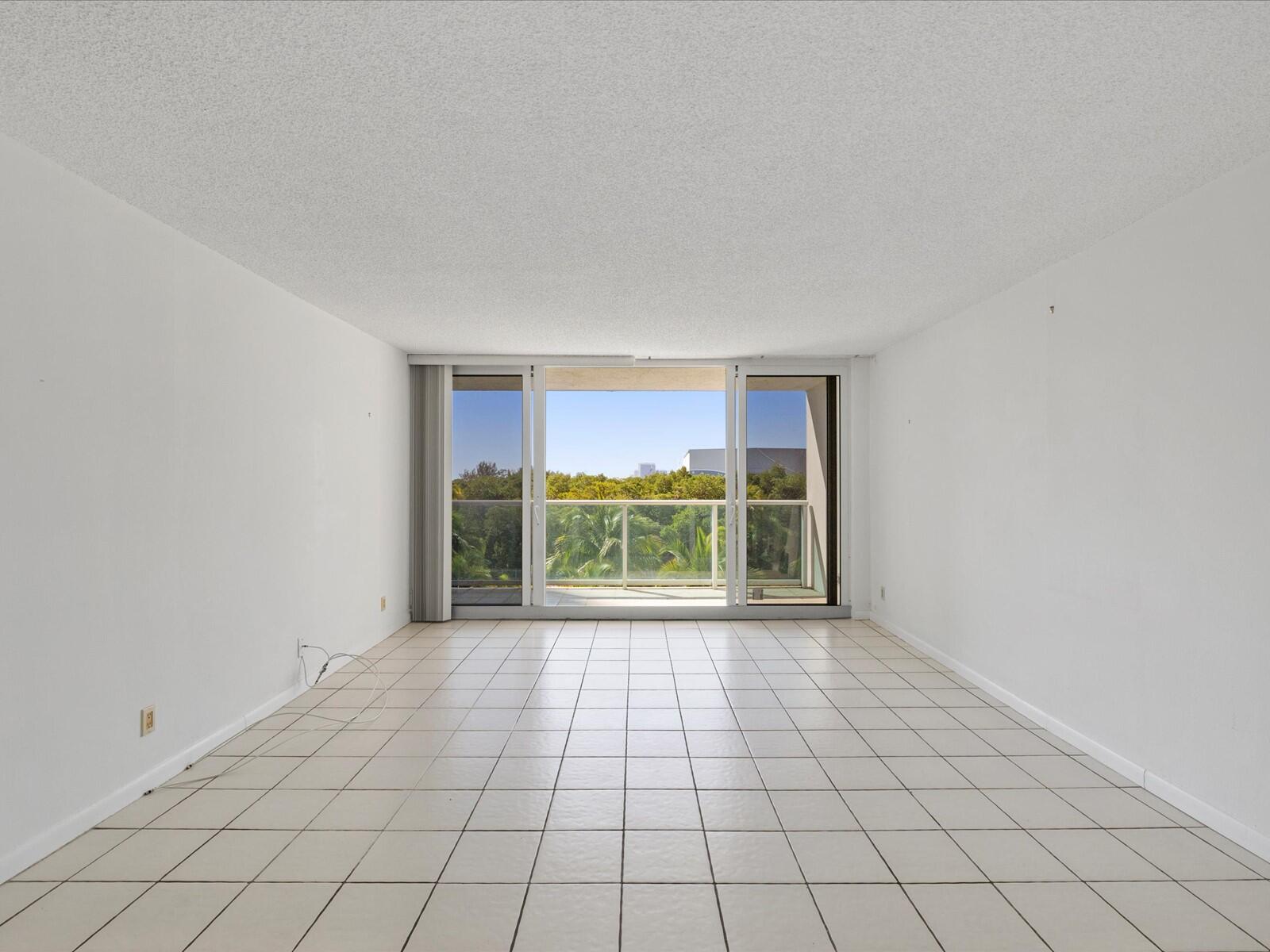 100 Bayview Drive 423