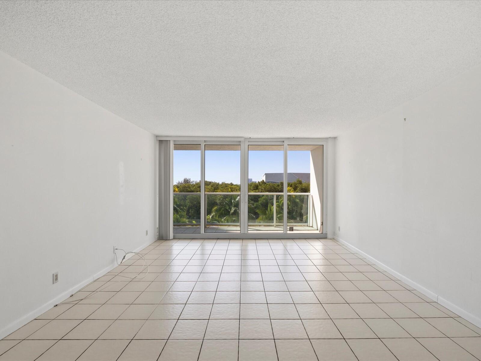 100 Bayview Drive 423