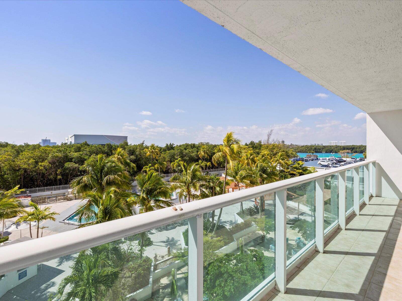 100 Bayview Drive 423