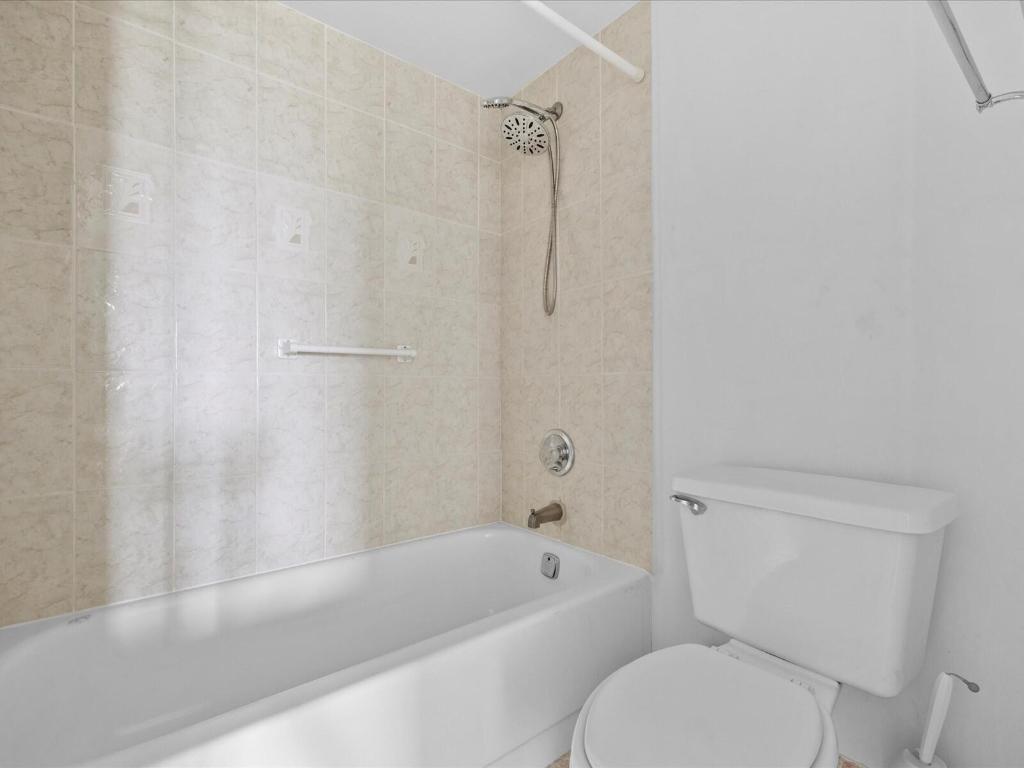 100 Bayview Drive 423