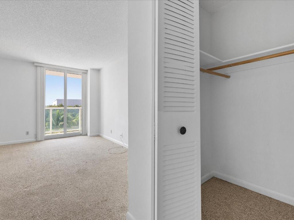 100 Bayview Drive 423