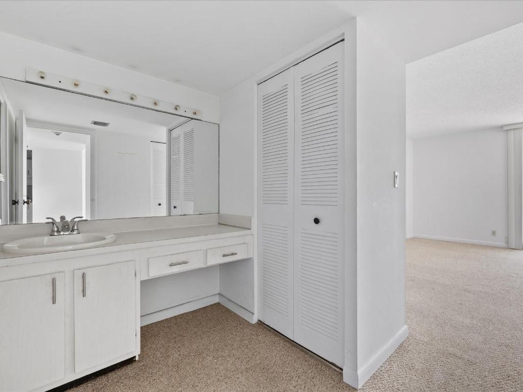 100 Bayview Drive 423