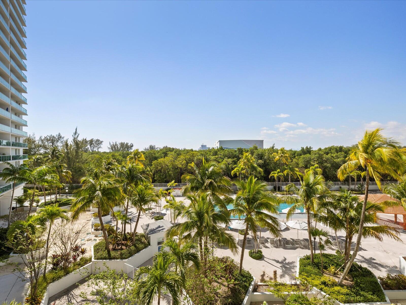 100 Bayview Drive 423