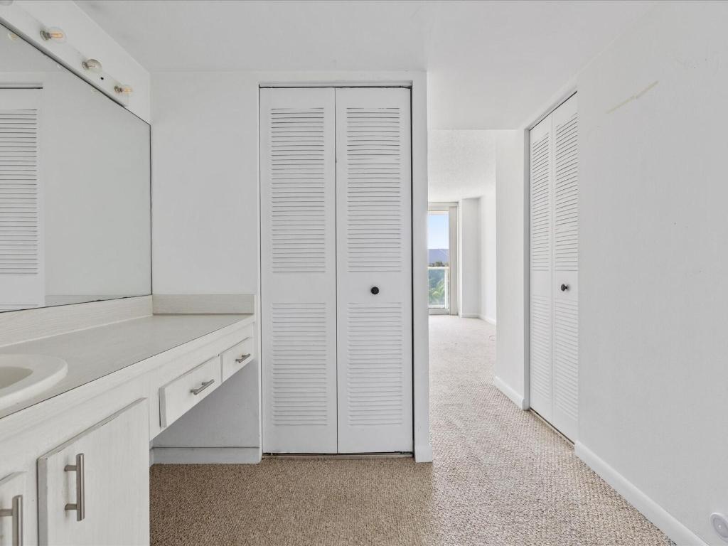 100 Bayview Drive 423