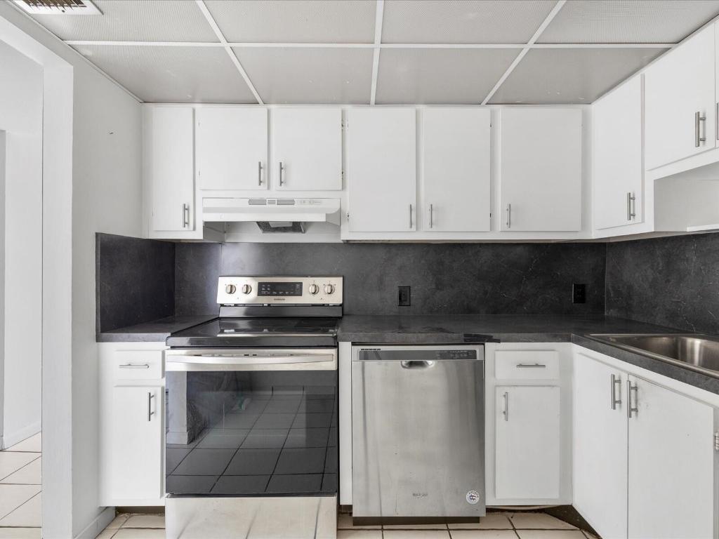 100 Bayview Drive 423