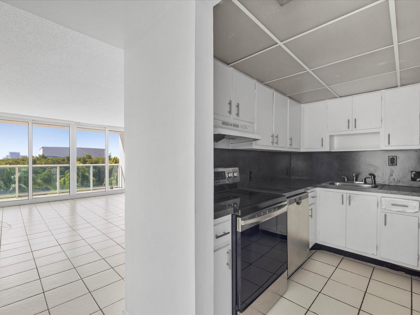 100 Bayview Drive 423