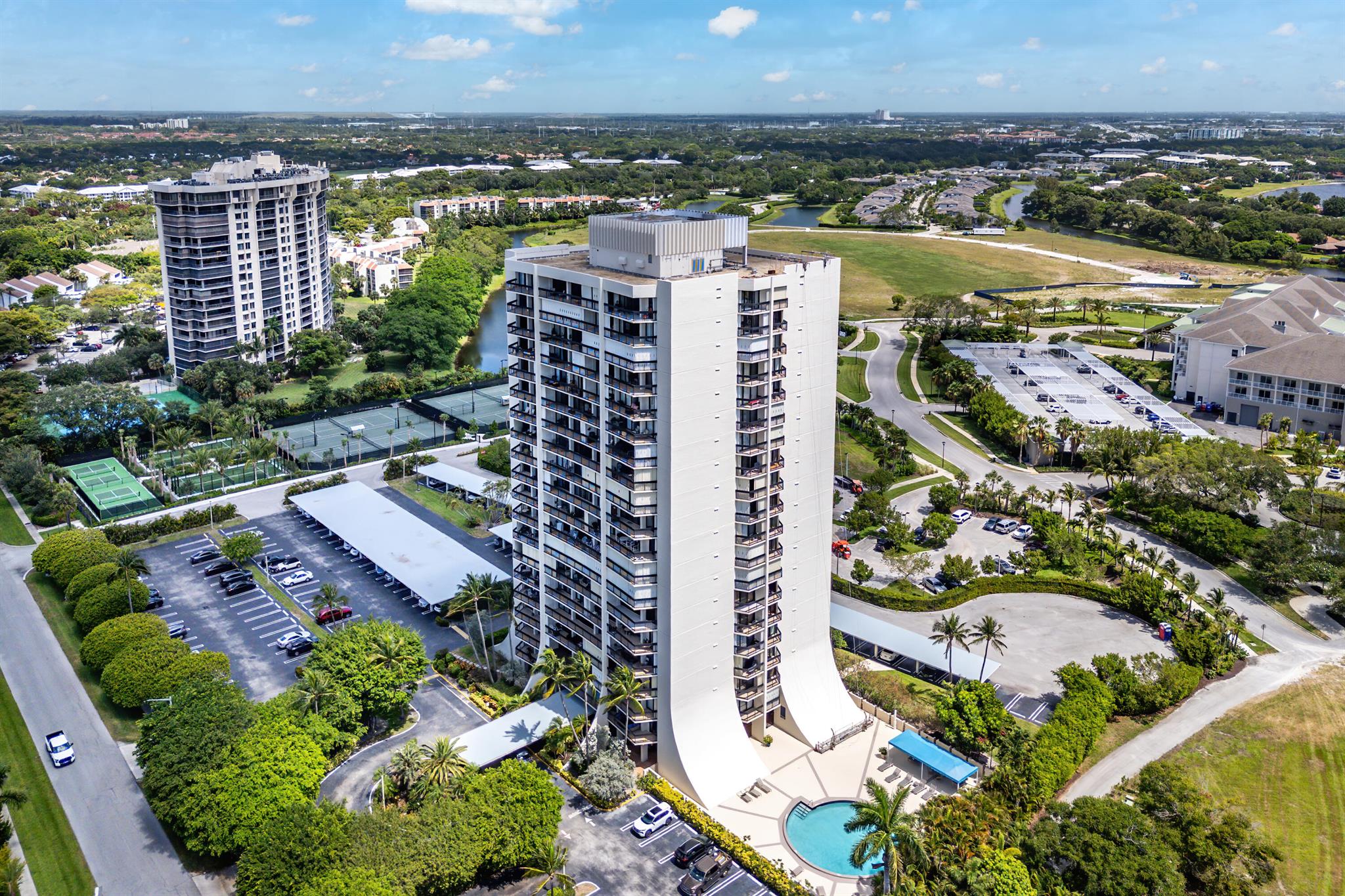 2400 Presidential Way 903