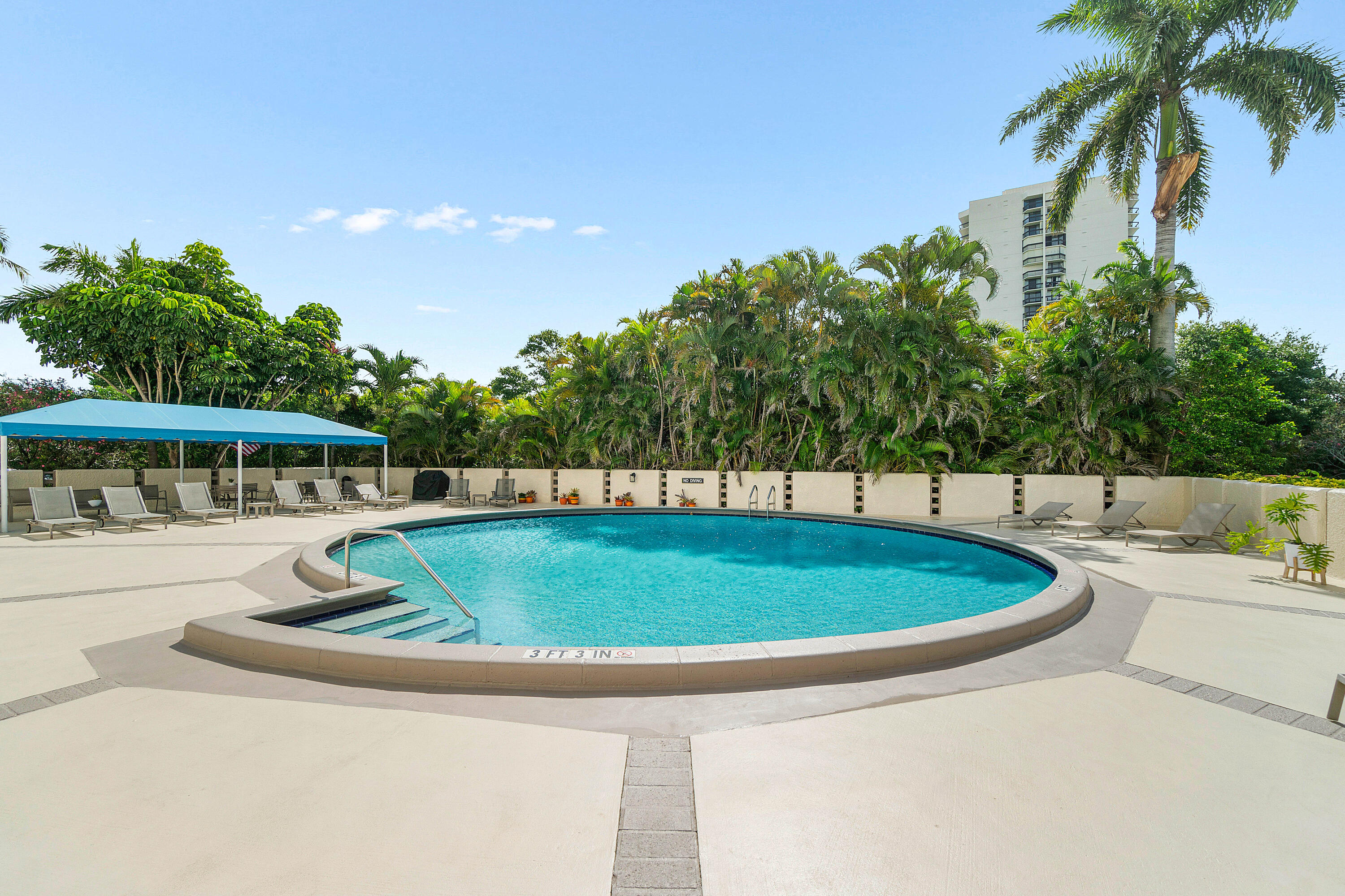 2400 Presidential Way 903