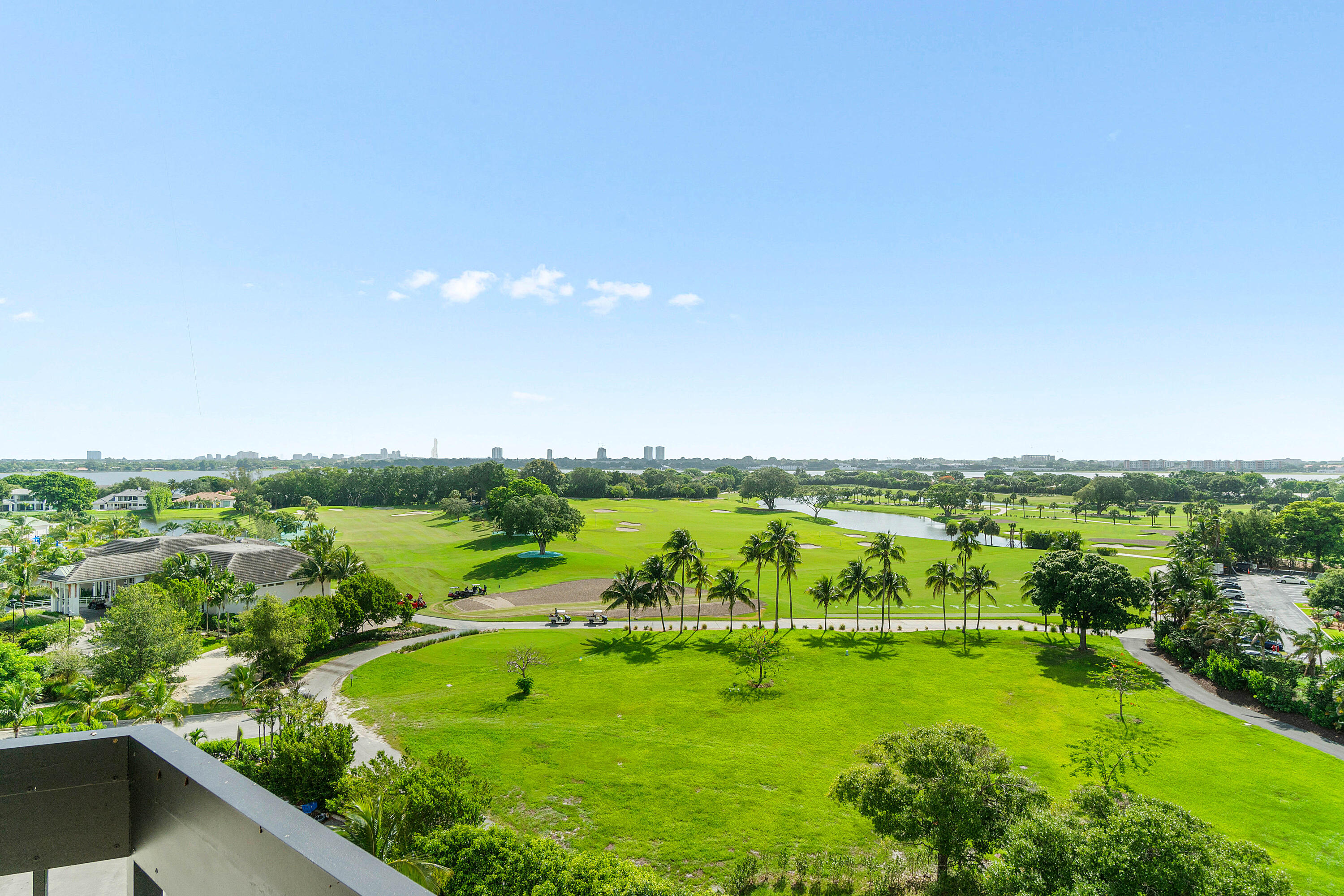 2400 Presidential Way 903