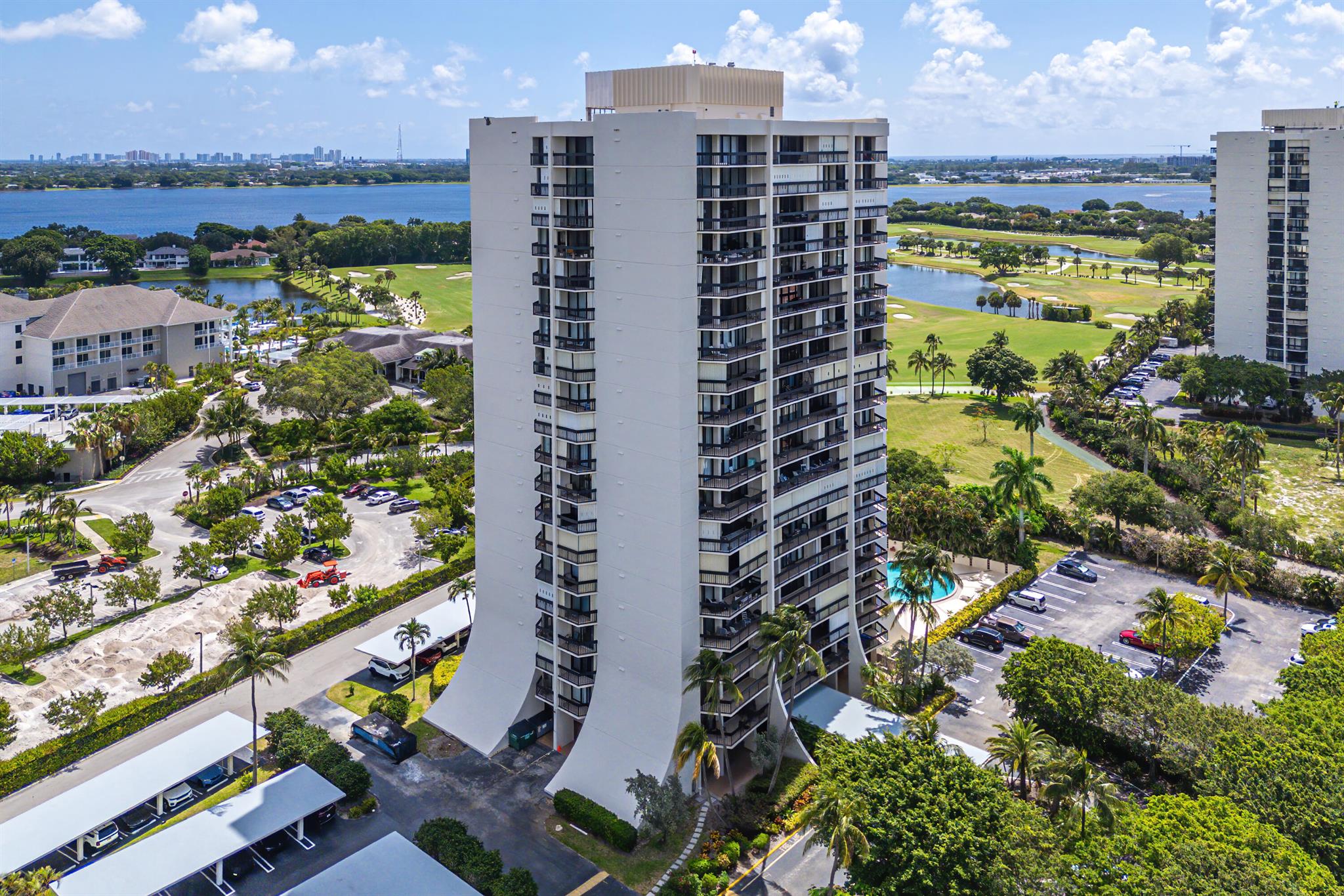 2400 Presidential Way 903