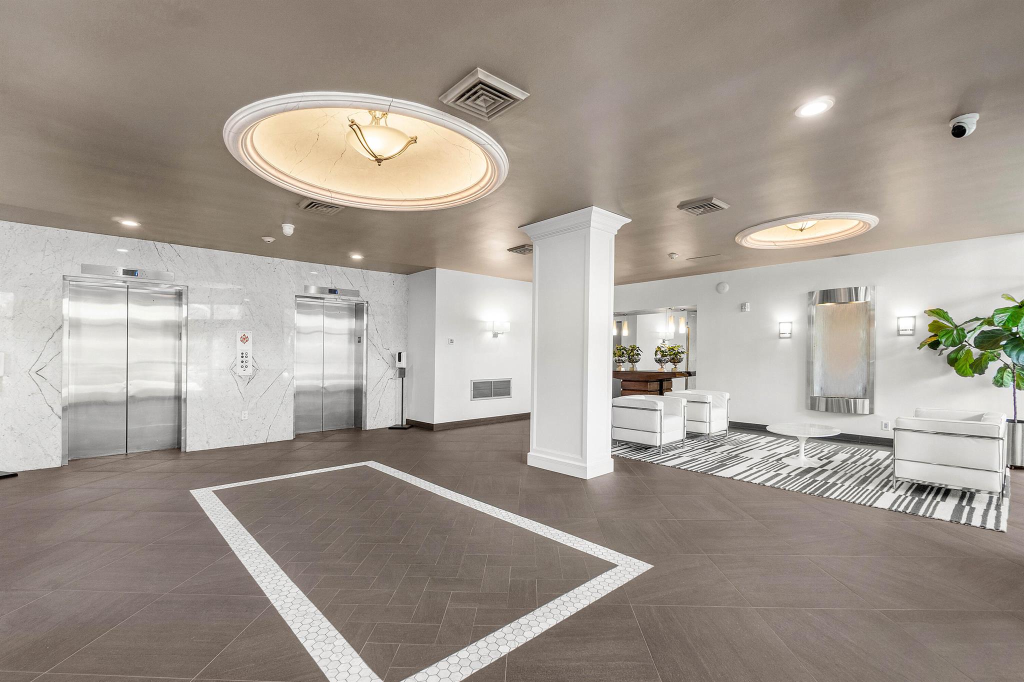 2400 Presidential Way 903