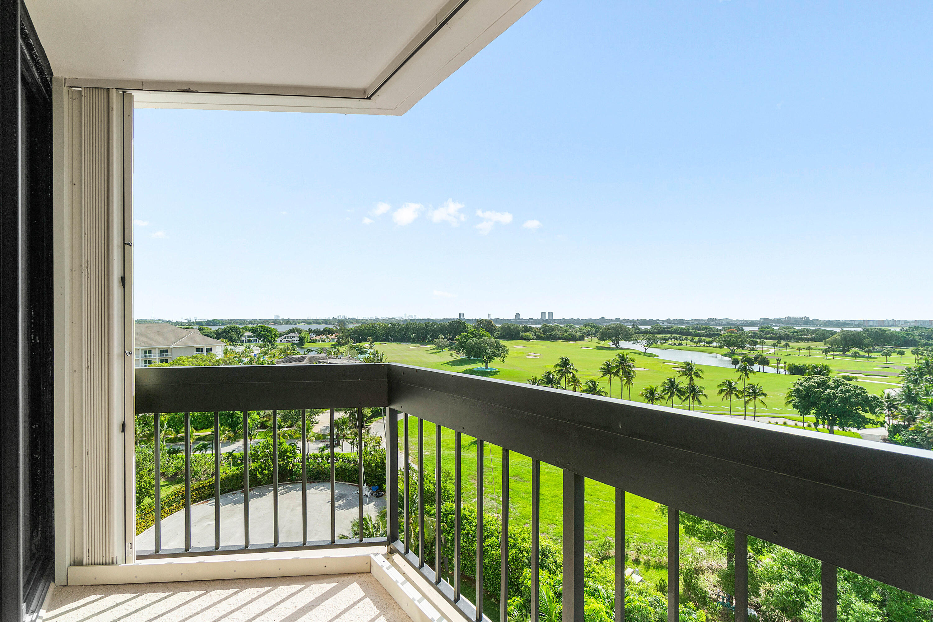 2400 Presidential Way 903