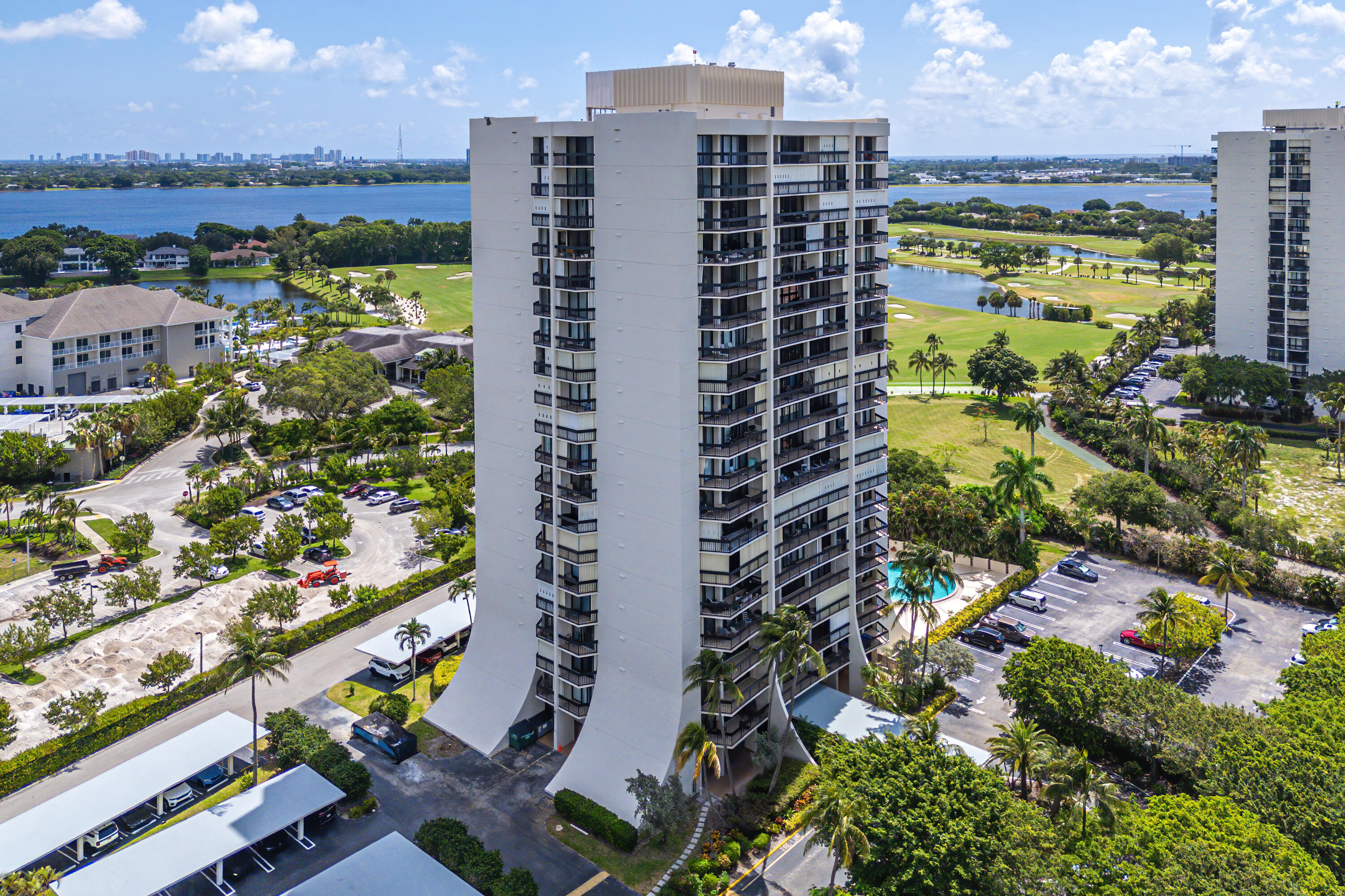 2400 Presidential Way 903