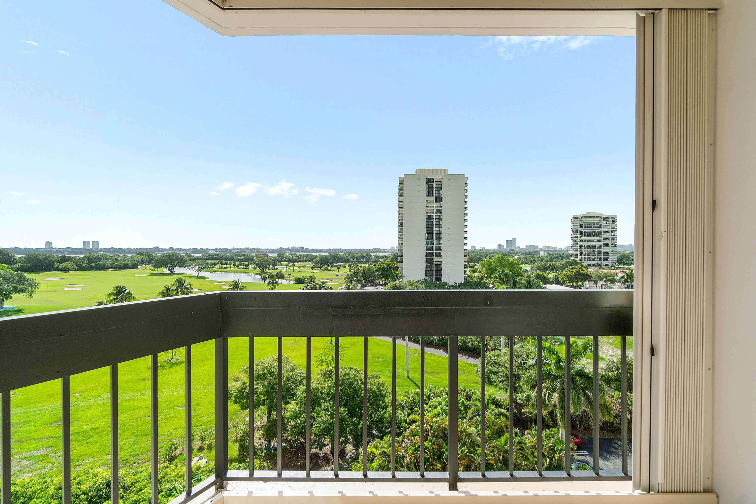 2400 Presidential Way 903