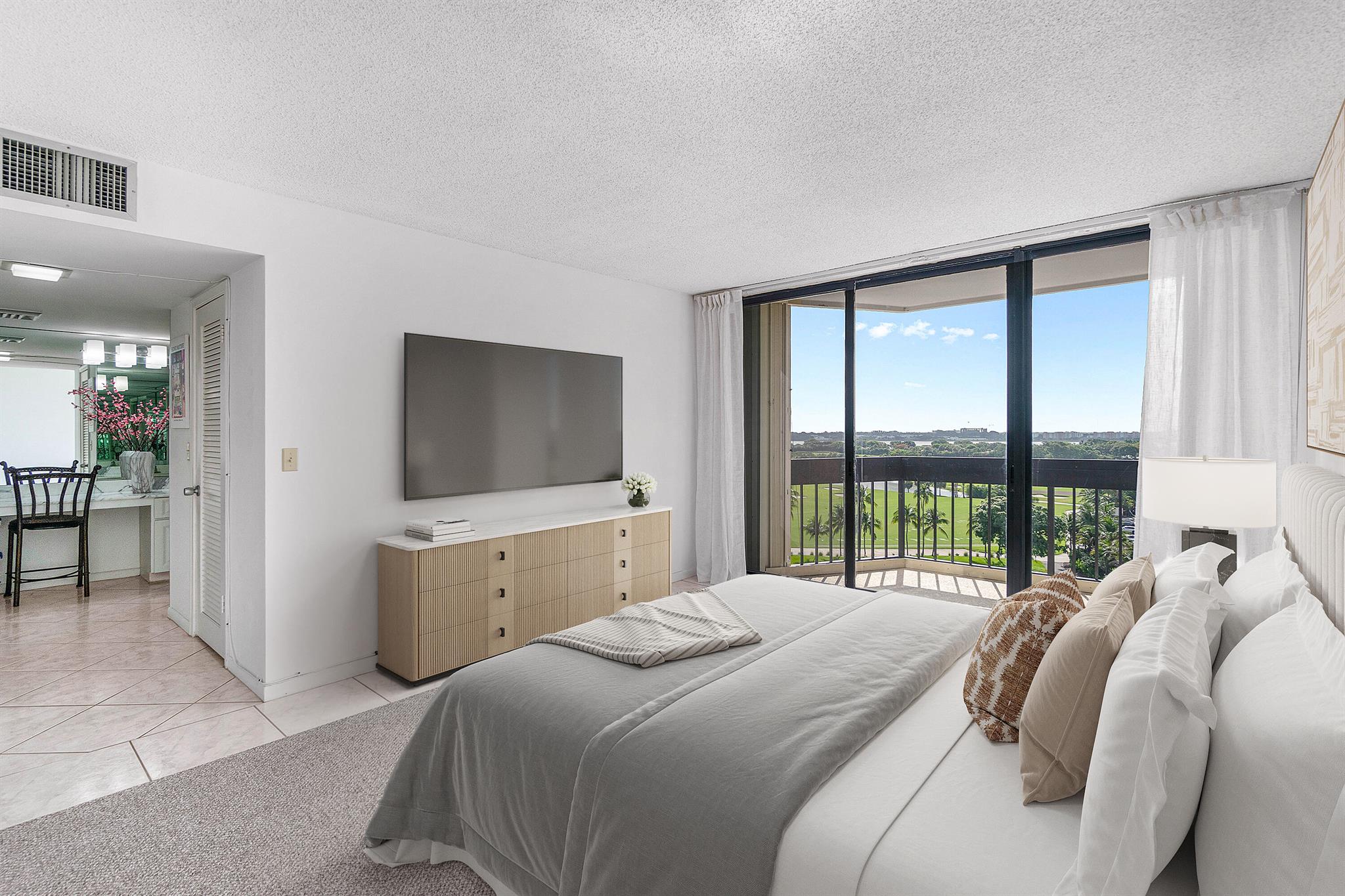 2400 Presidential Way 903