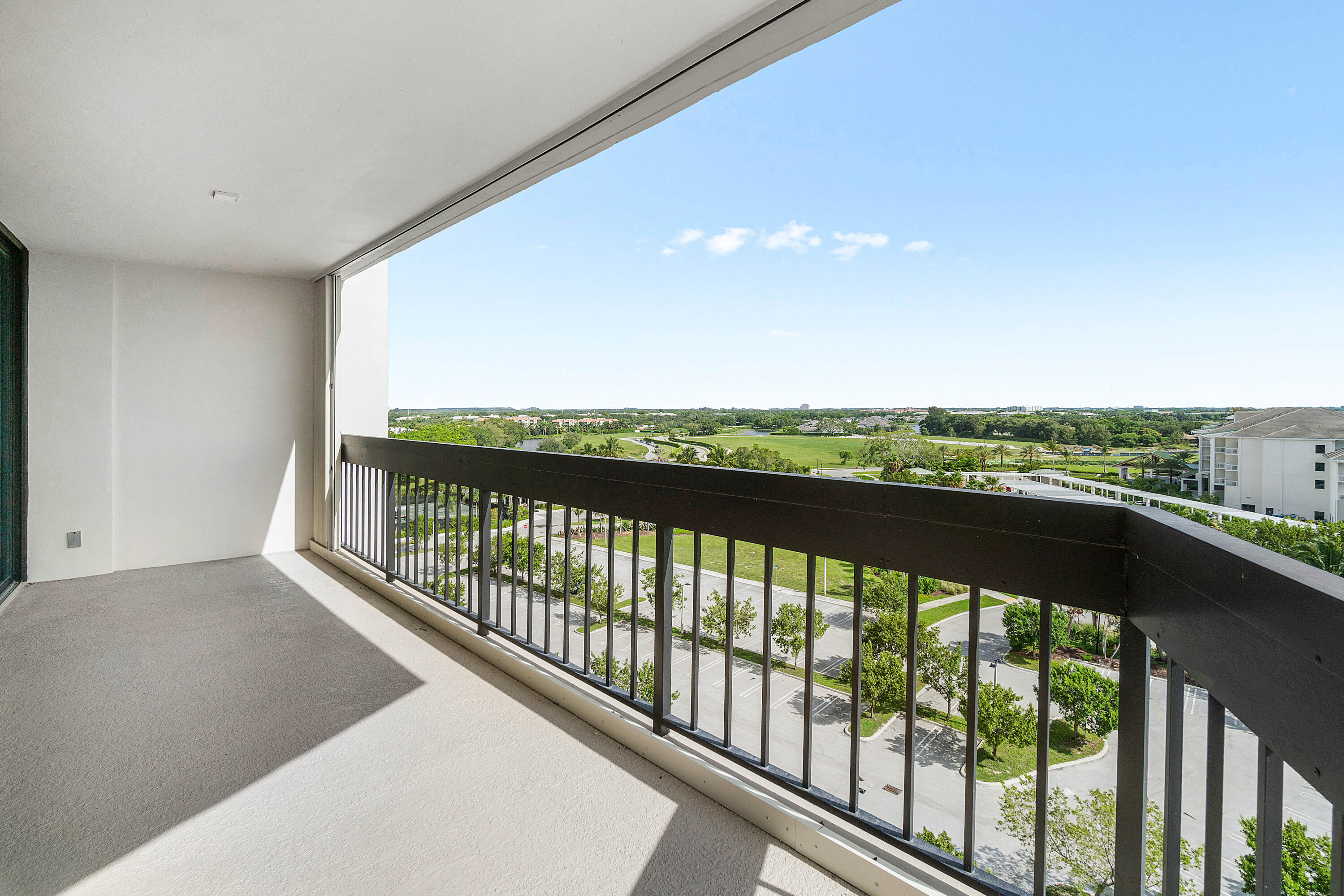 2400 Presidential Way 903