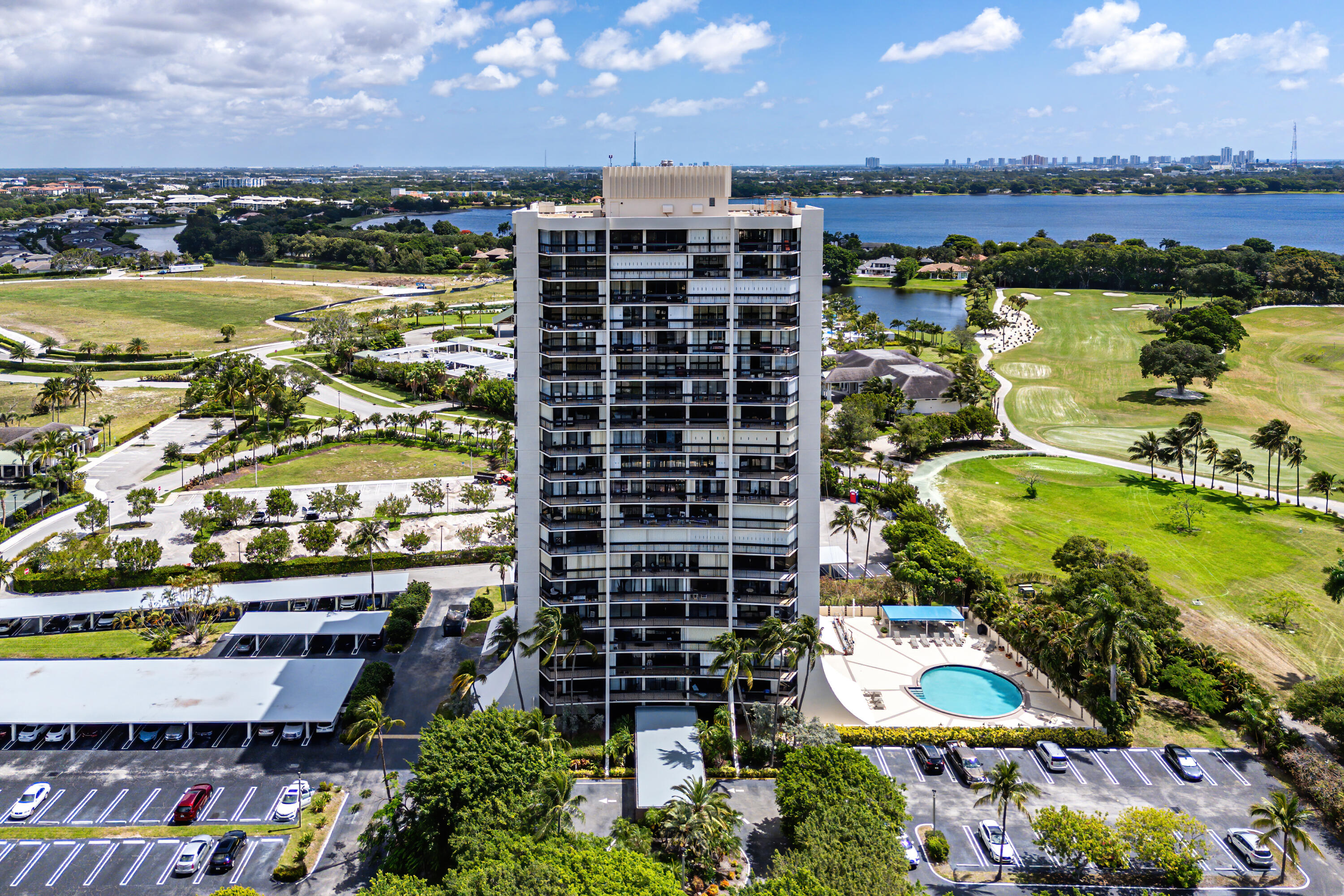 2400 Presidential Way 903