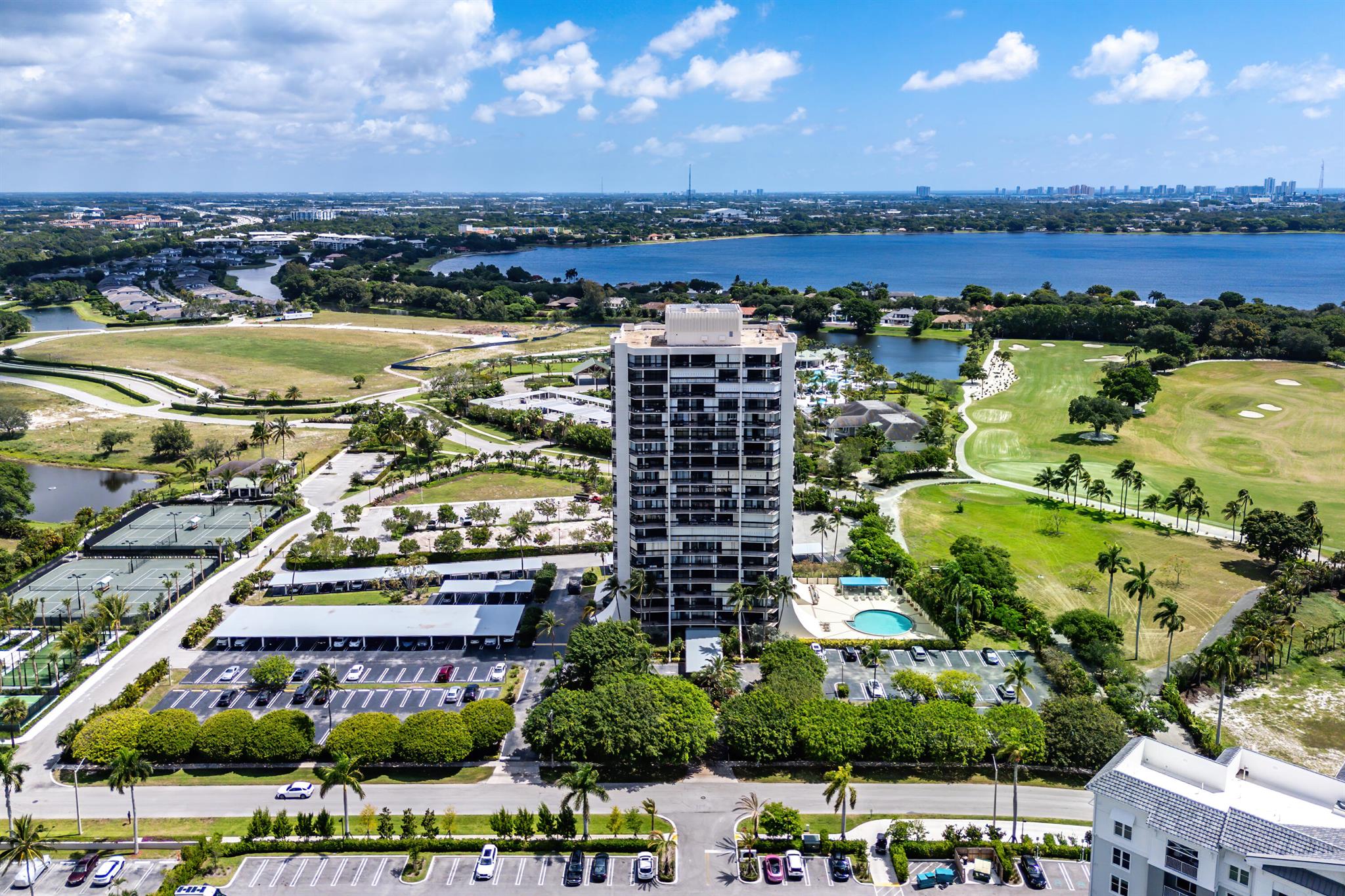 2400 Presidential Way 903