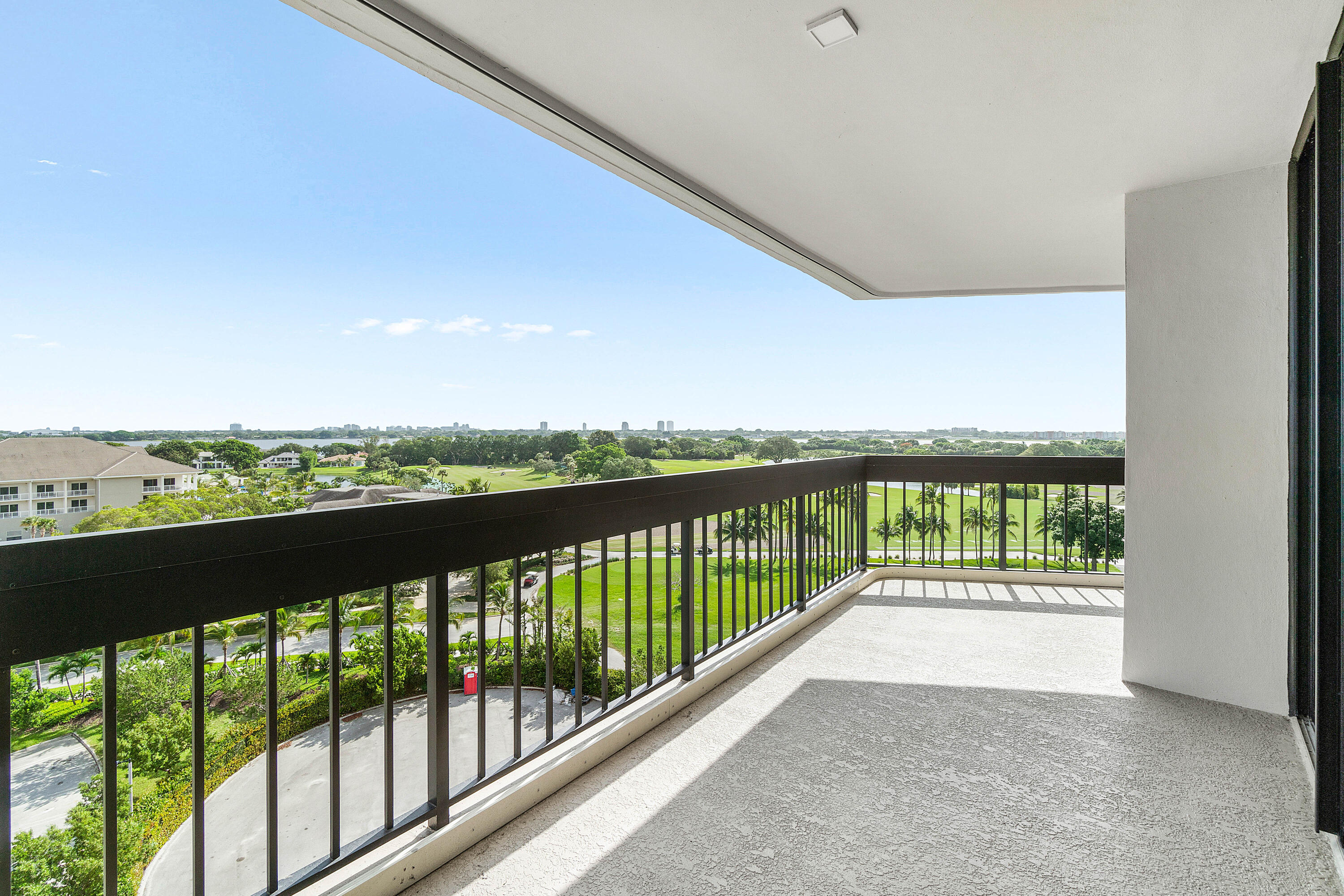 2400 Presidential Way 903