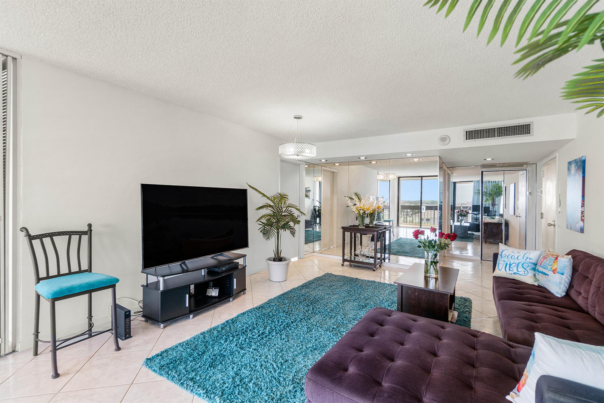 2400 Presidential Way 903