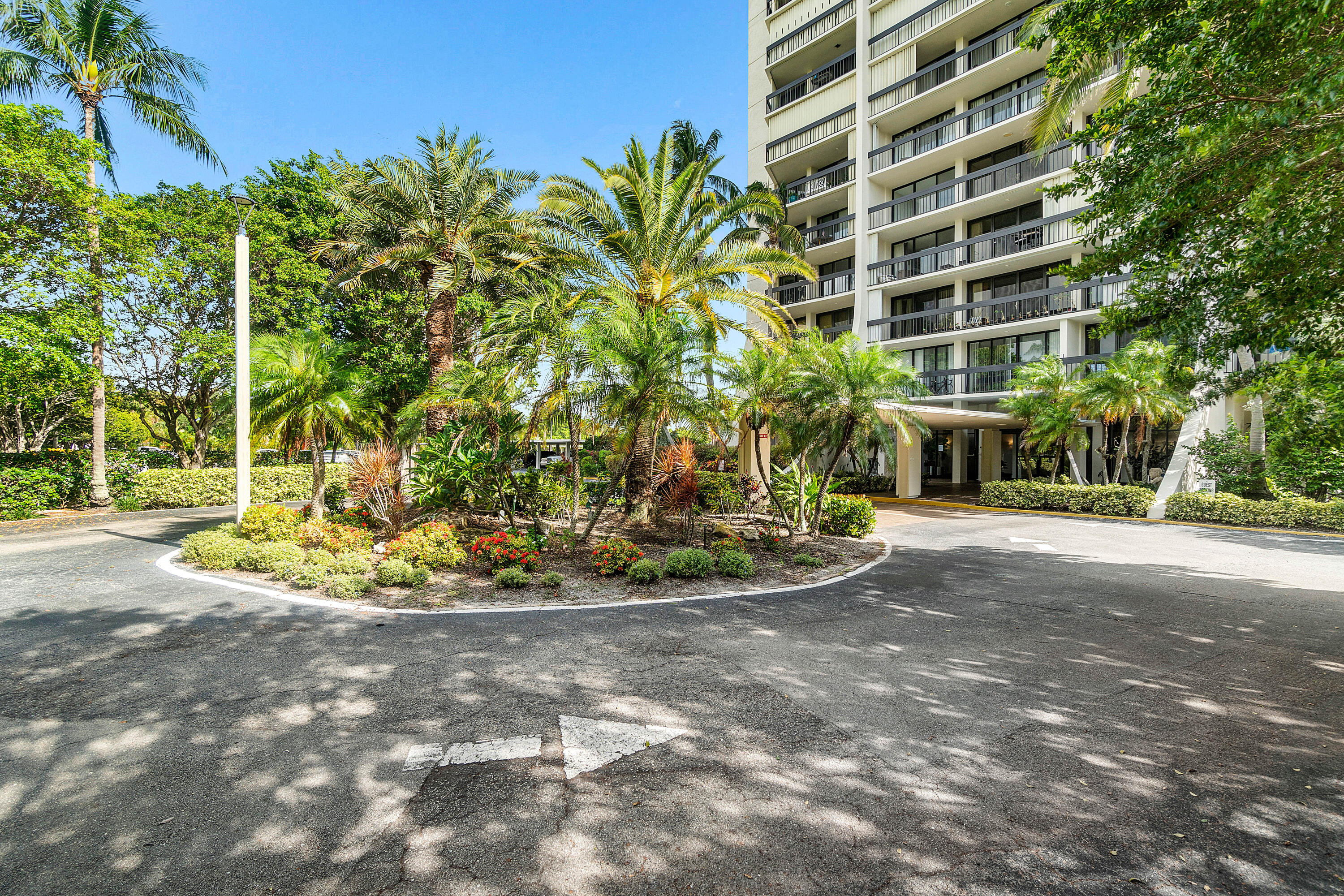 2400 Presidential Way 903