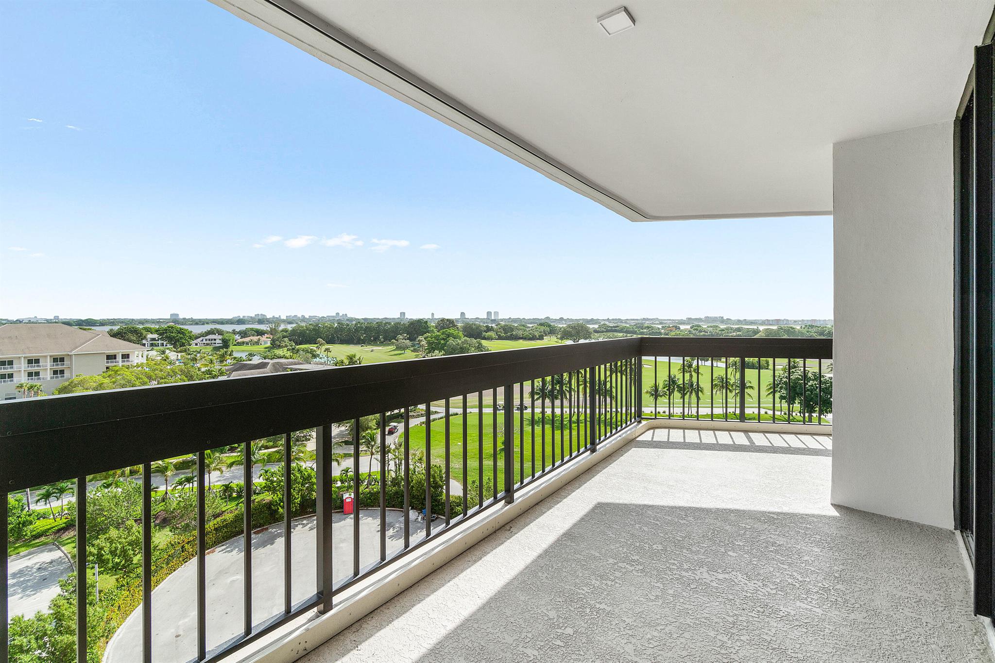 2400 Presidential Way 903