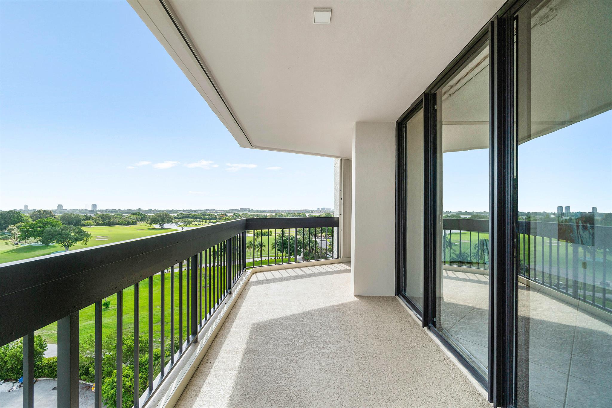 2400 Presidential Way 903