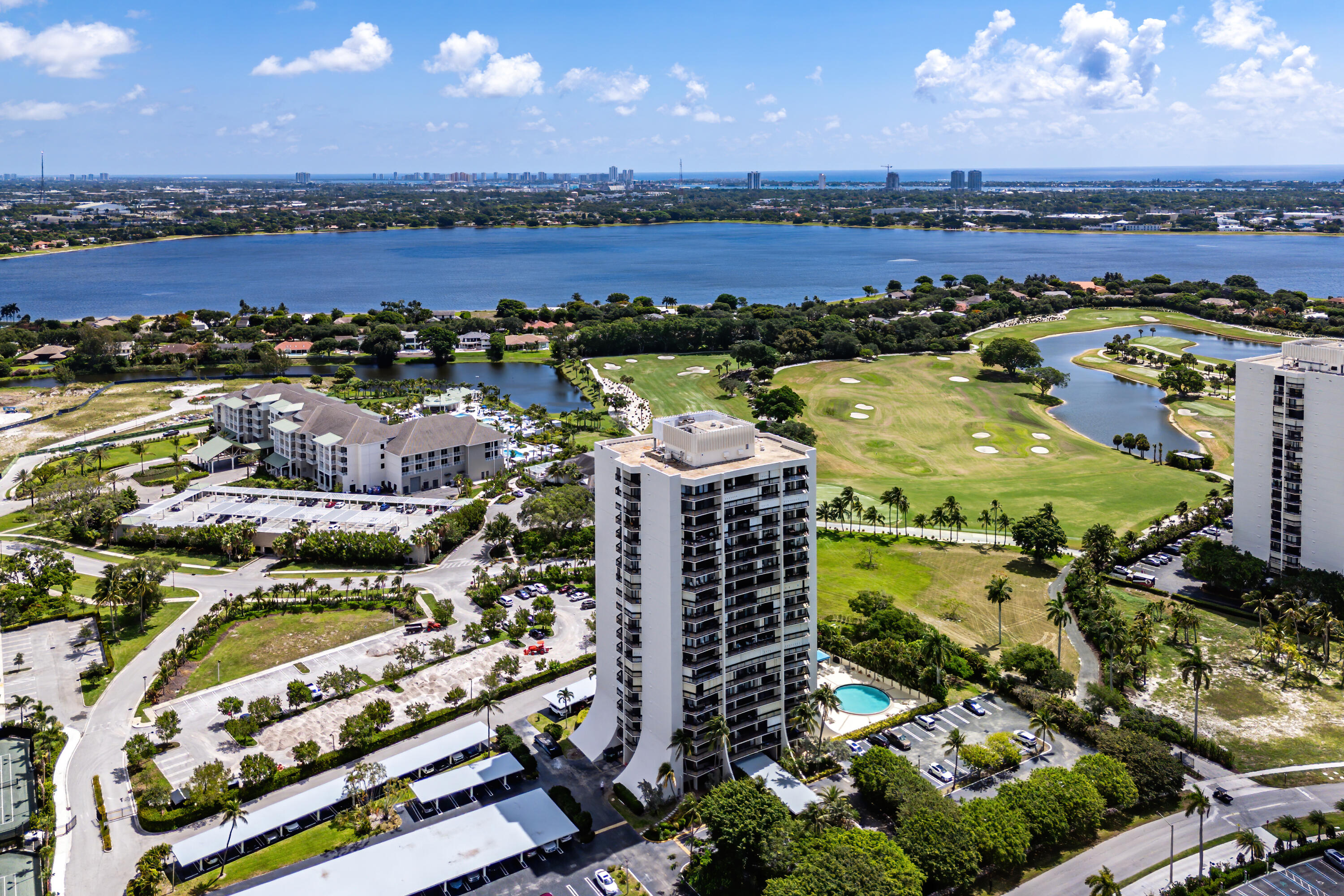 2400 Presidential Way 903