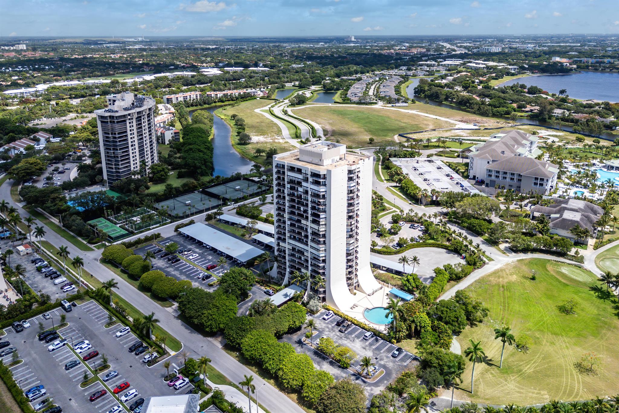 2400 Presidential Way 903