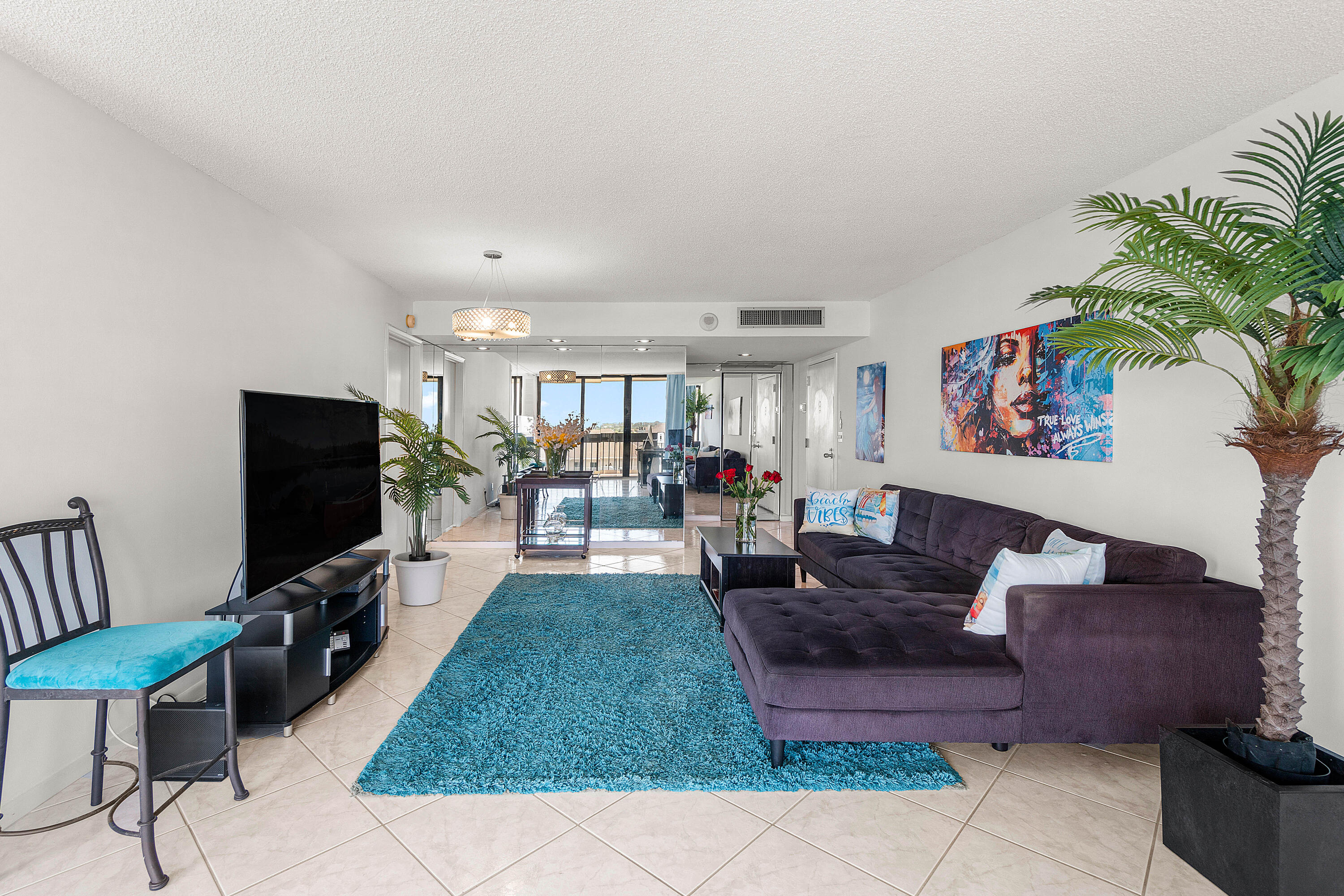 2400 Presidential Way 903