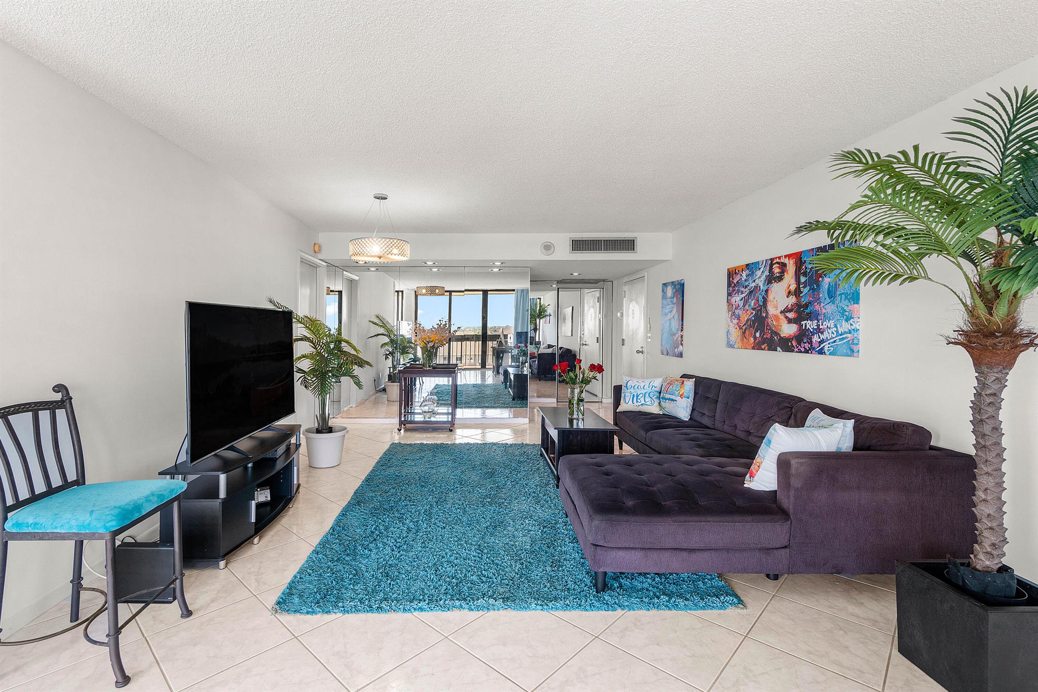 2400 Presidential Way 903