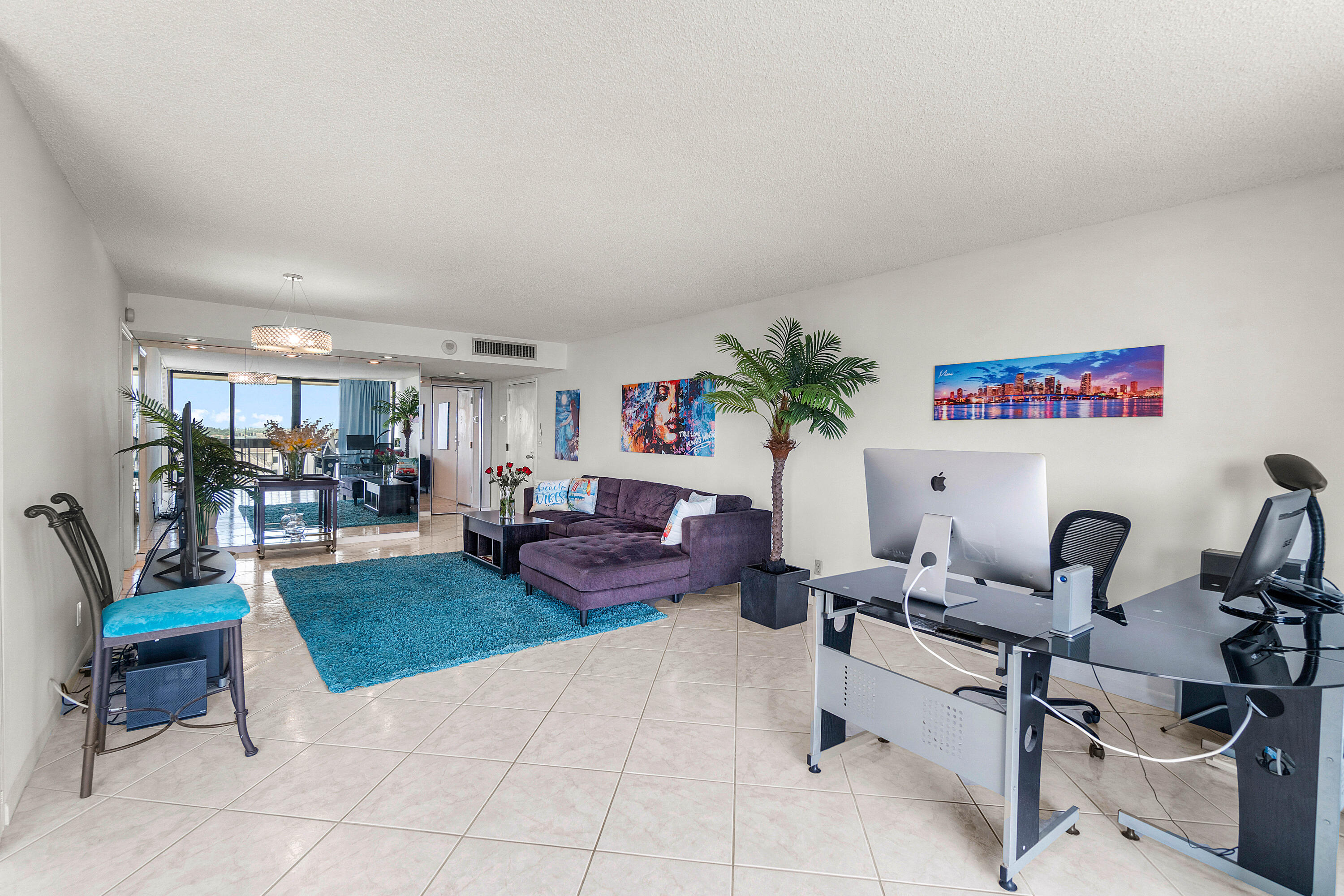 2400 Presidential Way 903
