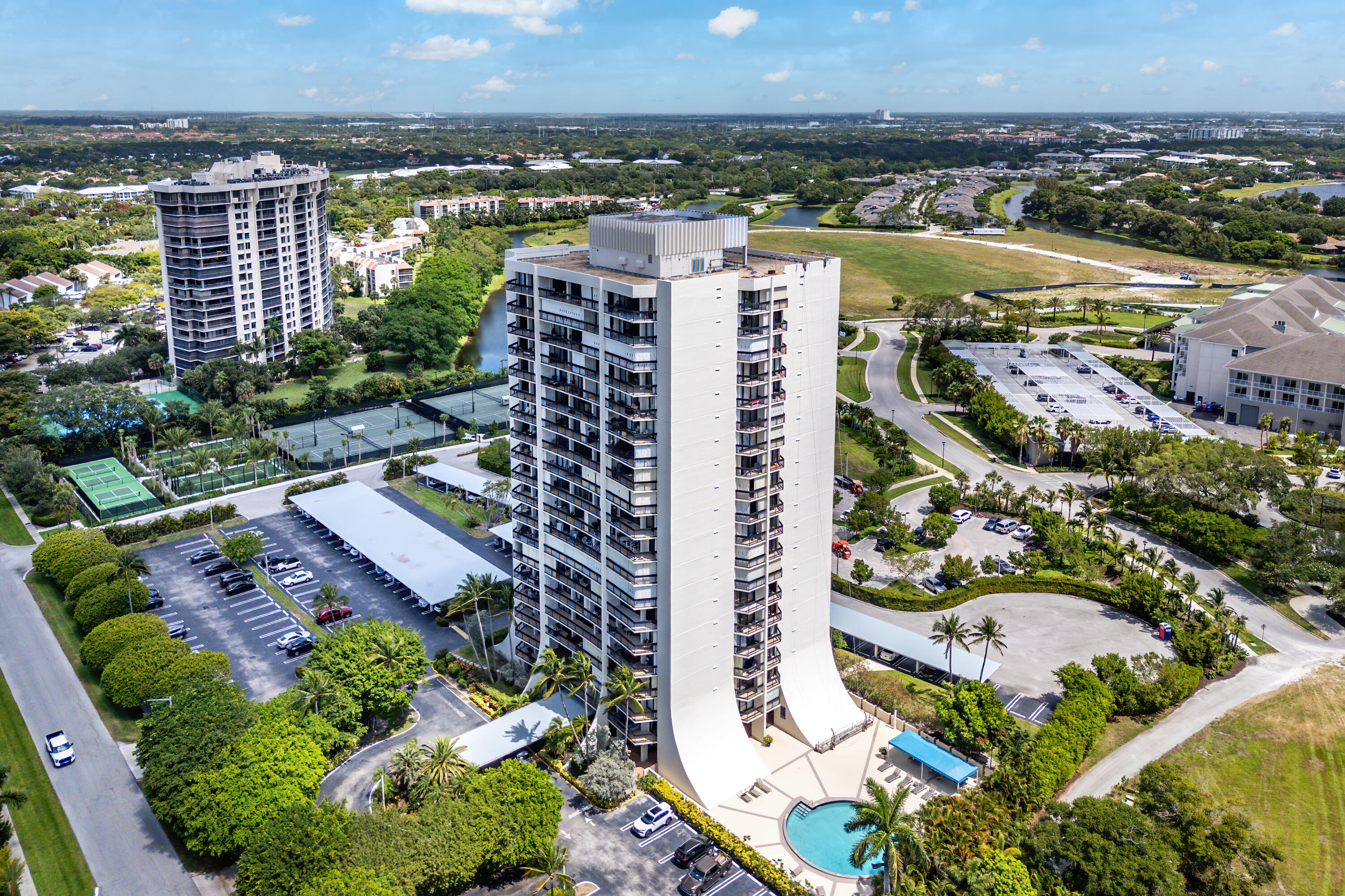 2400 Presidential Way 903