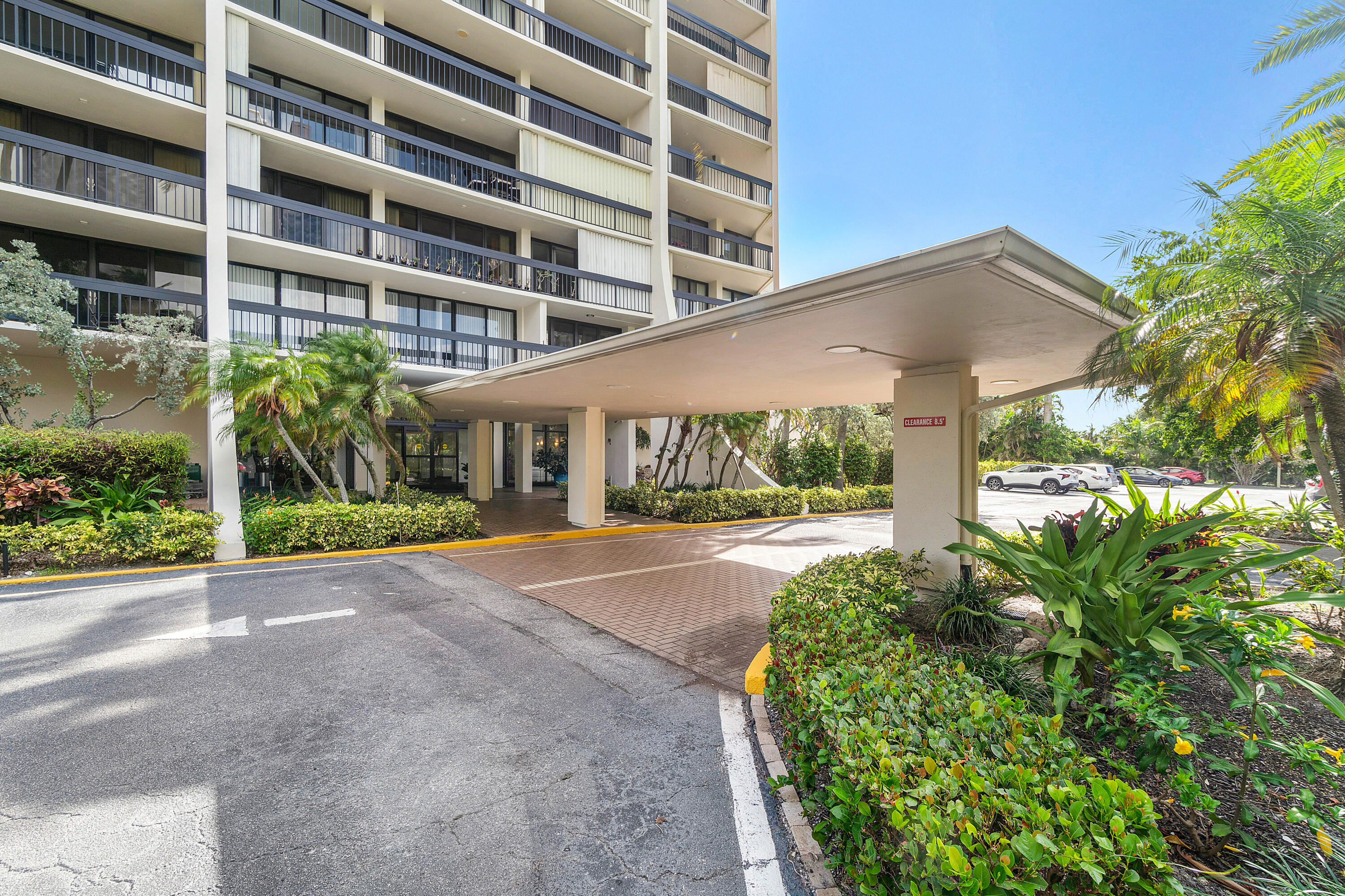 2400 Presidential Way 903