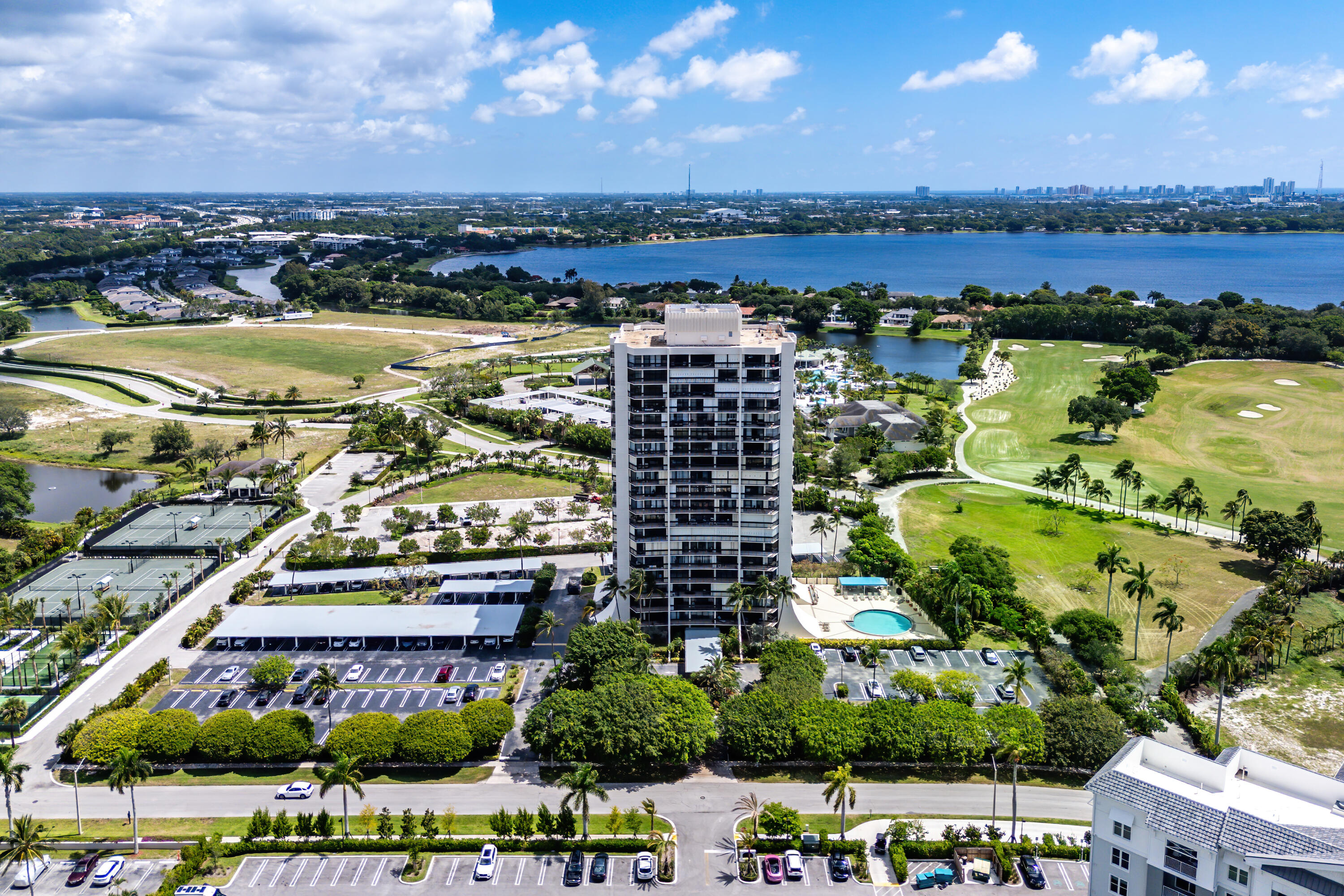 2400 Presidential Way 903