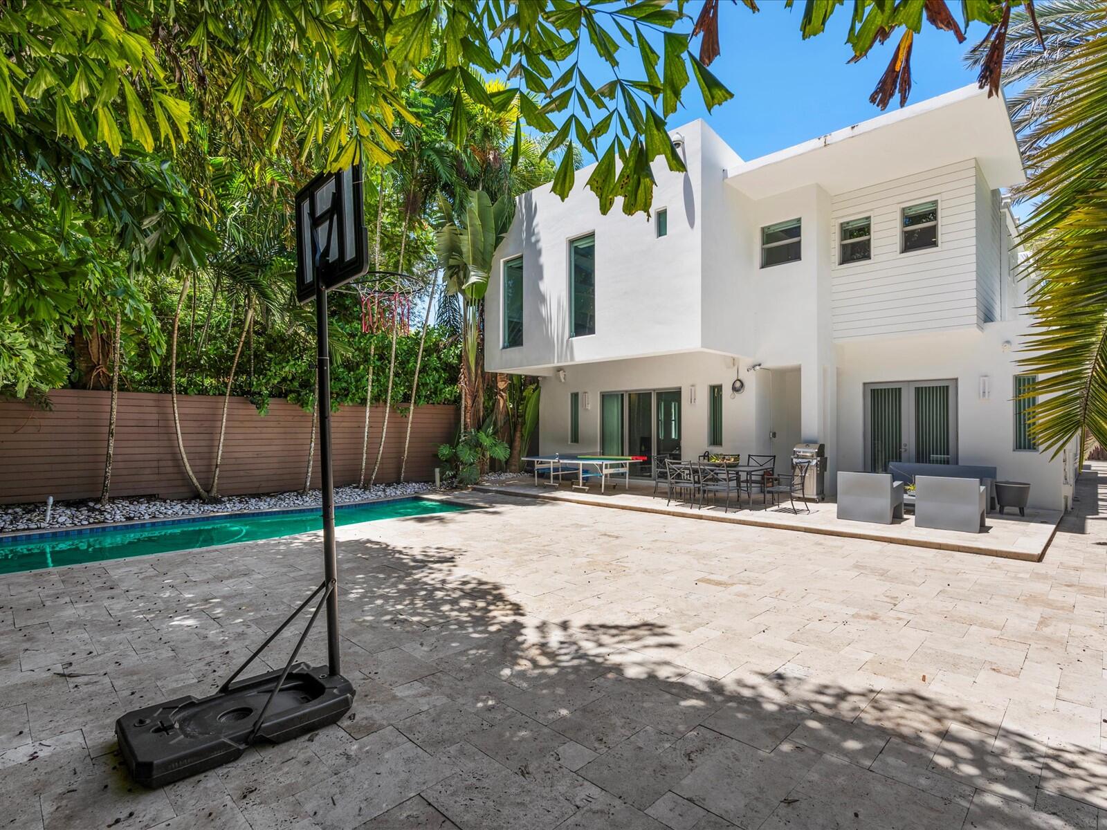 3917 S Le Jeune Road