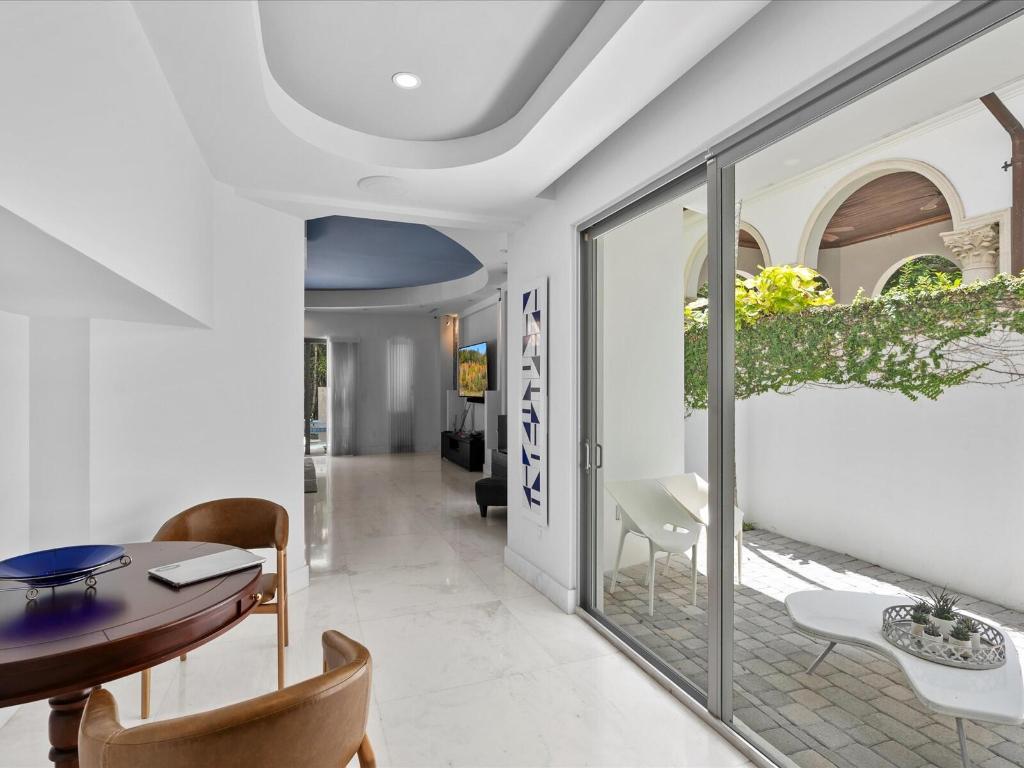 3917 S Le Jeune Road