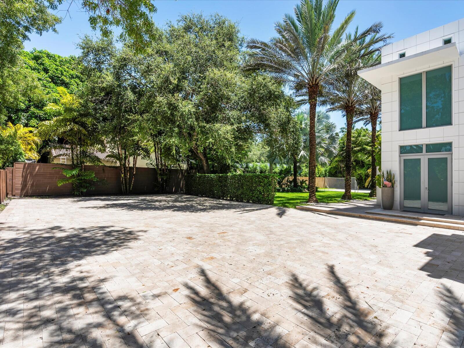 3917 S Le Jeune Road