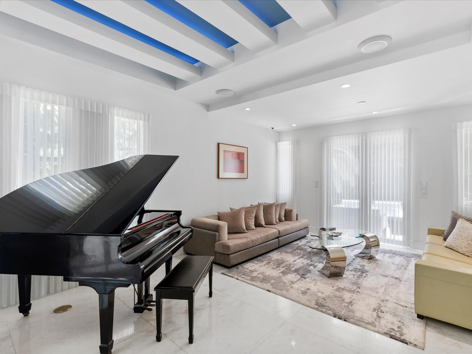 3917 S Le Jeune Road