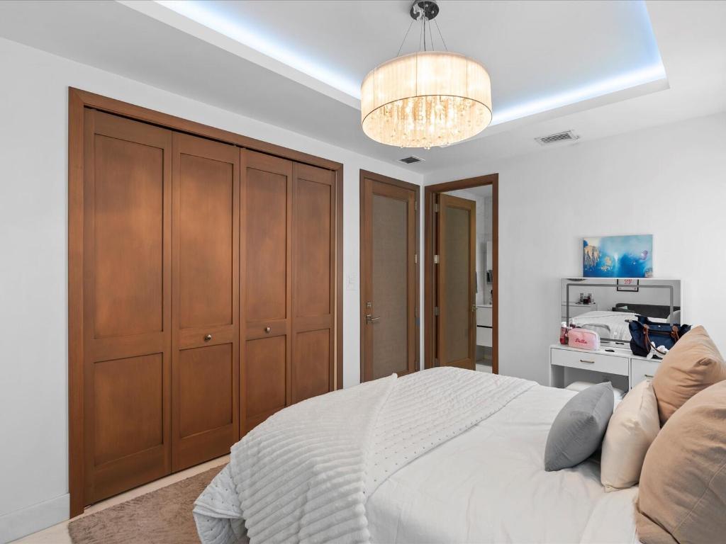 3917 S Le Jeune Road