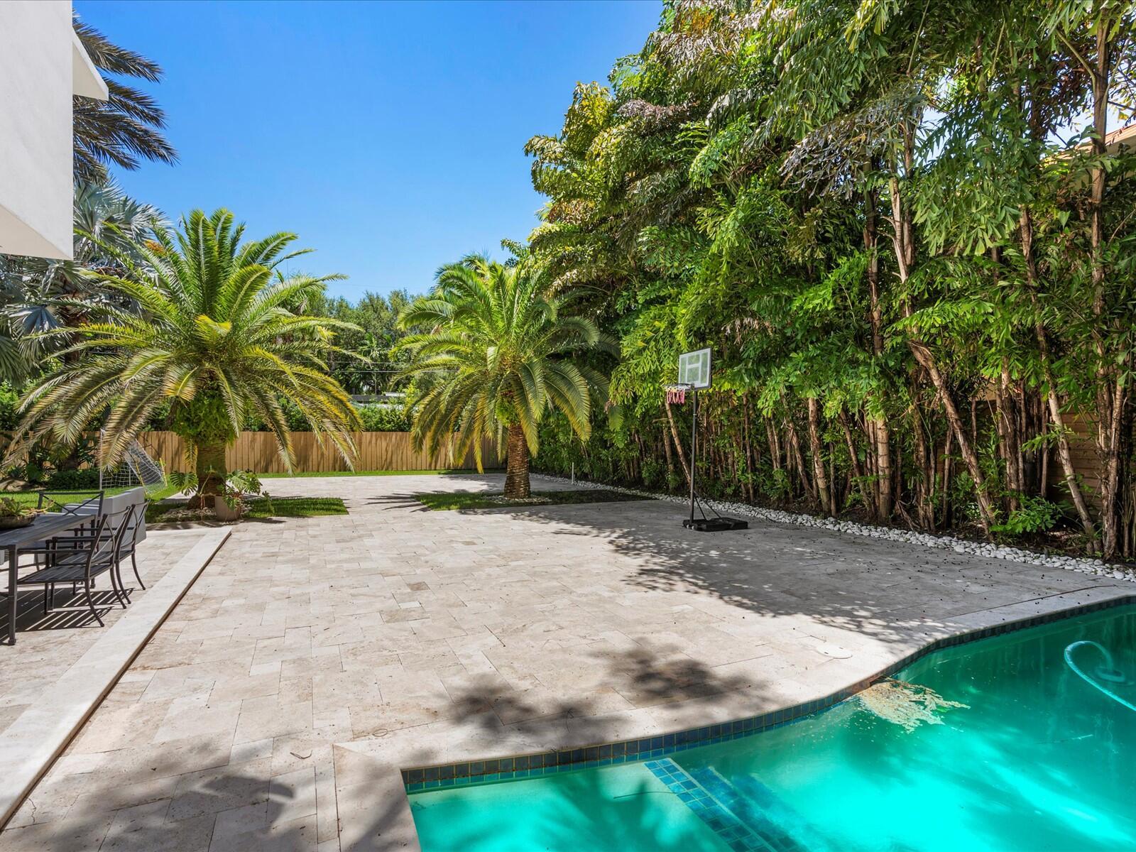 3917 S Le Jeune Road