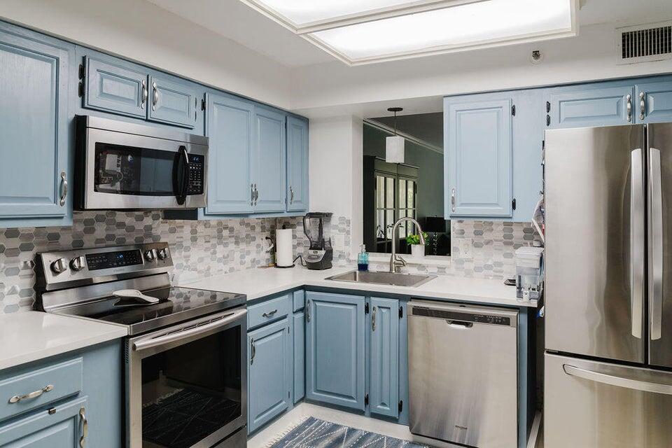 4550 NW 18th Avenue 208