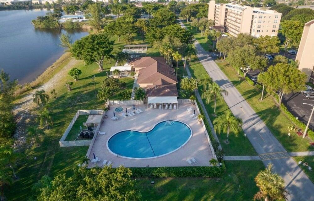 4550 NW 18th Avenue 208