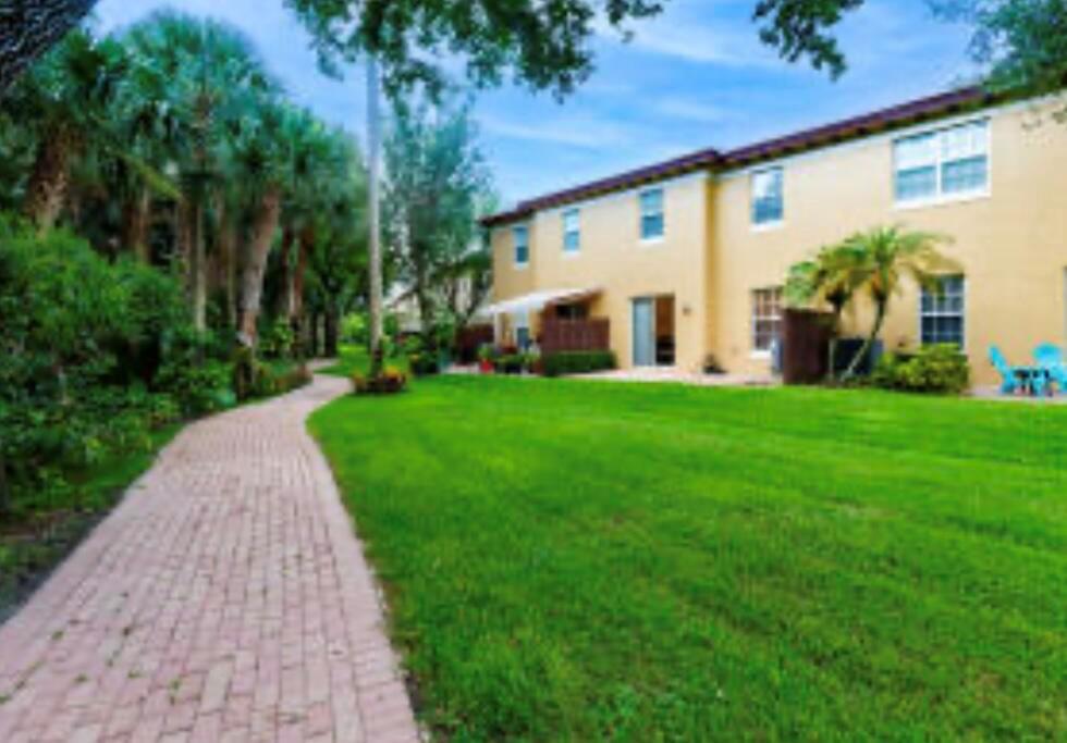 2812 Eagle Rock Circle 902