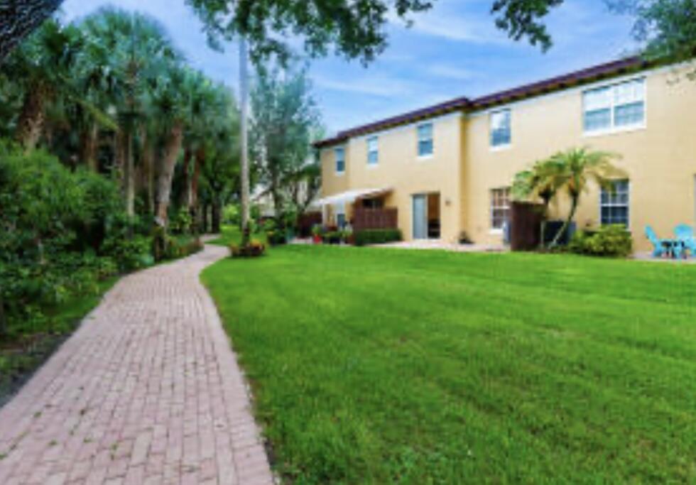 2812 Eagle Rock Circle 902