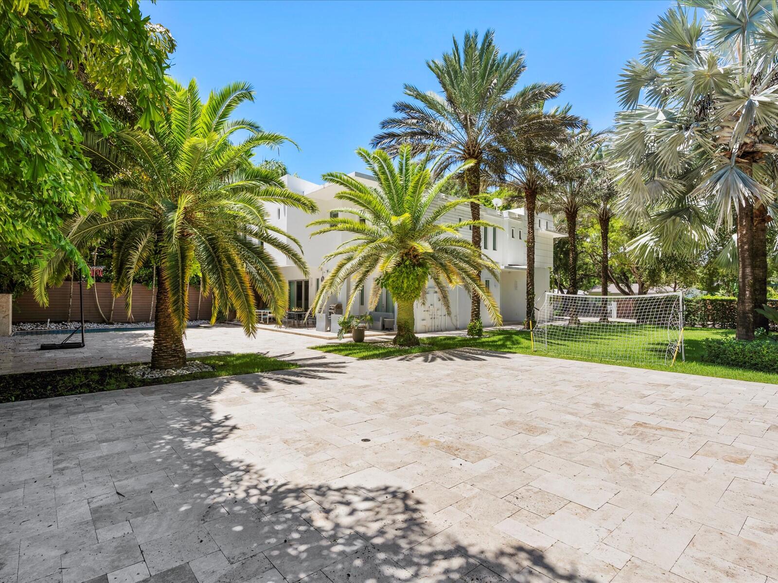 3917 S Le Jeune Road