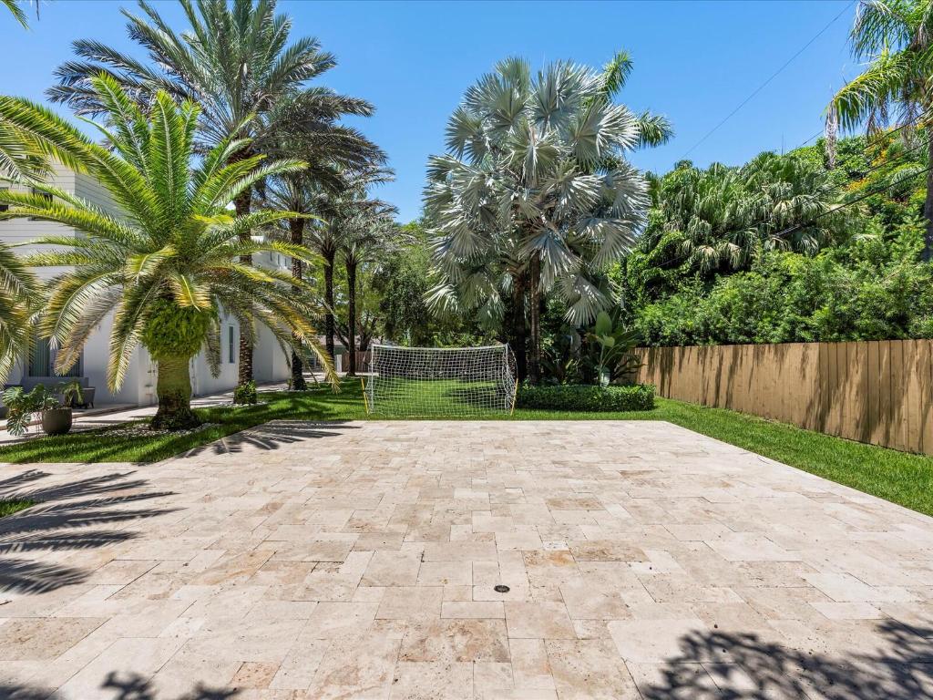 3917 S Le Jeune Road