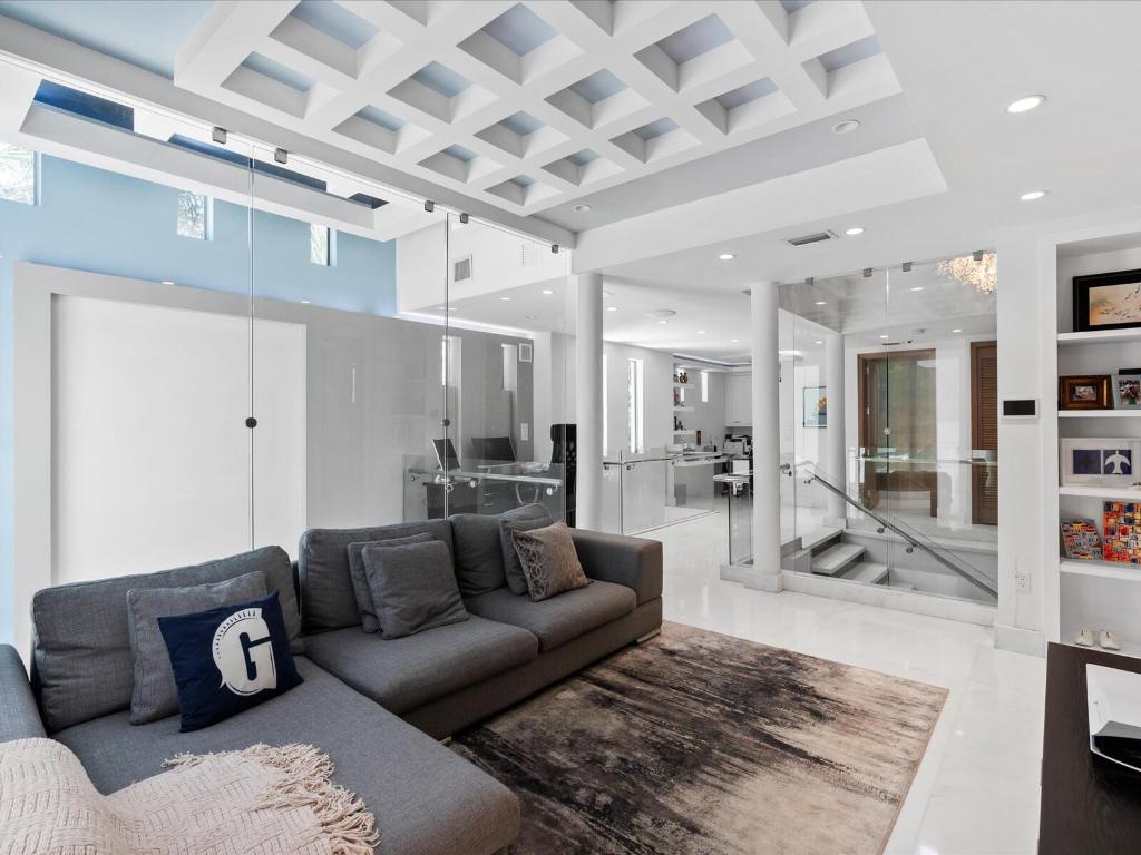 3917 S Le Jeune Road