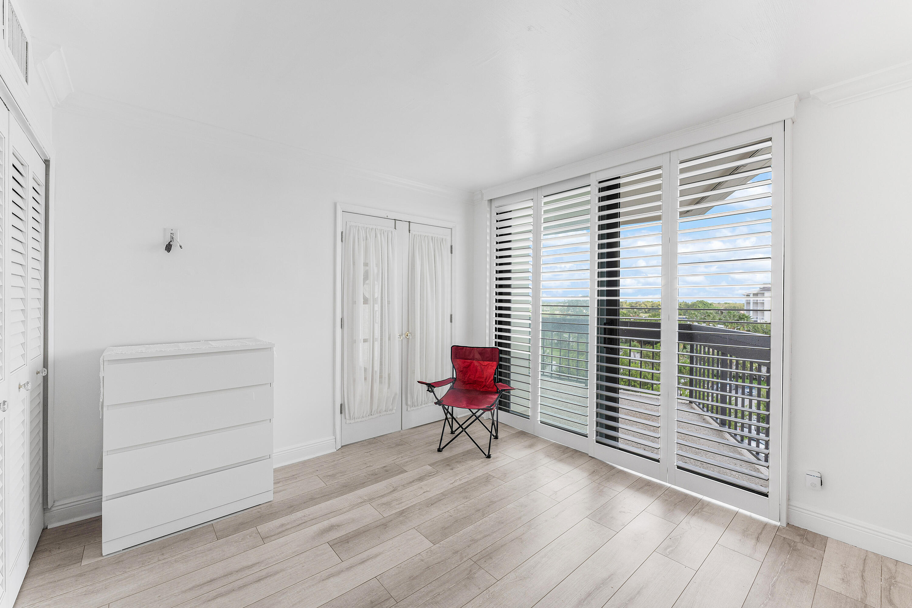 2400 Presidential Way 503