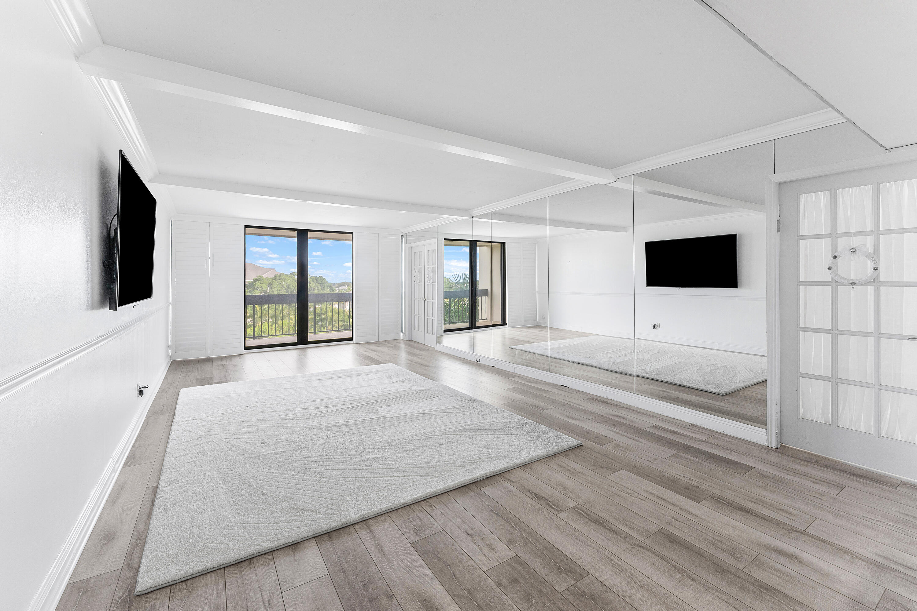 2400 Presidential Way 503